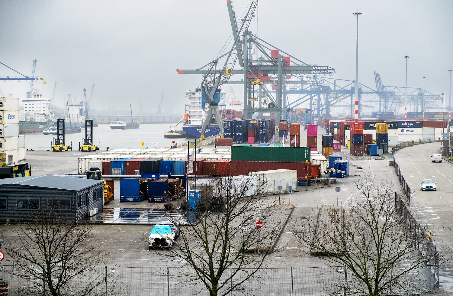 Rotterdamse haven vooral bezorgd om eigen mensen in Midden-Oosten | BNR ...