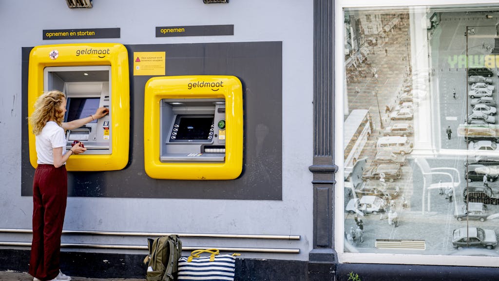 Image for the article: DNB roept consumenten en winkeliers op: spreid risico's in betalingsverkeer