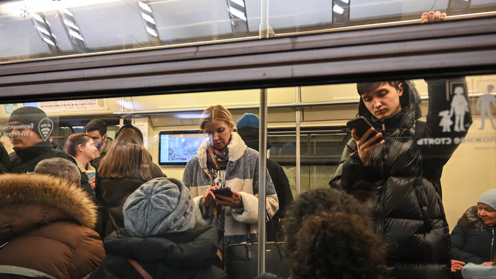 Image for the article: Moskovieten switchen naar analoge communicatie na internetbeperkingen Kremlin