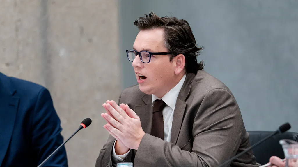 Image for the article: Nederland krijgt er nog zeven energieverslindende datacentra bij, ‘hoe is dit mogelijk?’