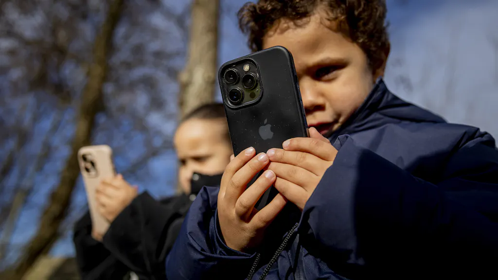 Image for the article: Australische internetwaakhond waarschuwt: platforms doen ‘niet genoeg’ om kinderen te beschermen