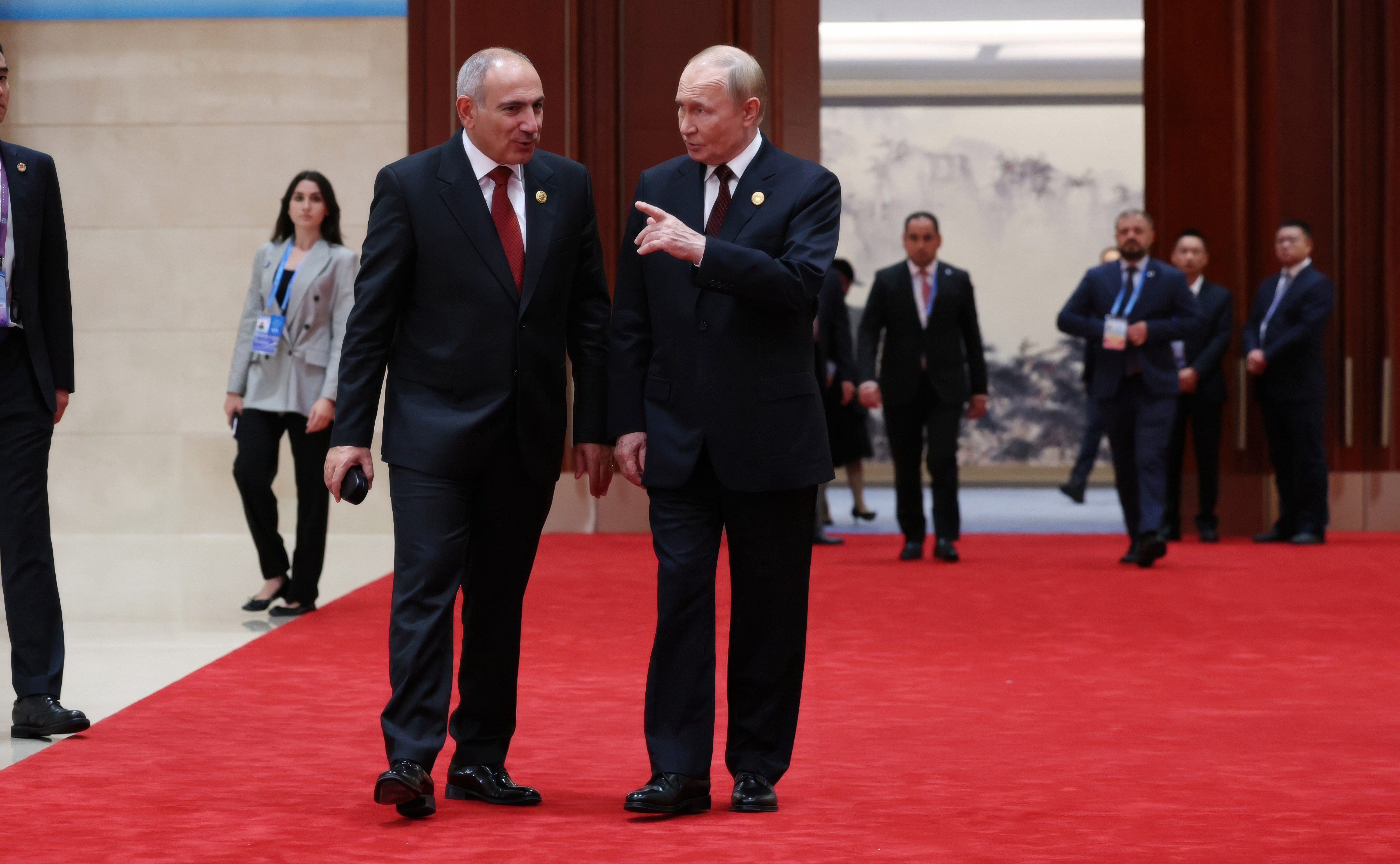 Poetin waarschuwt Armeense collega: kiezen tussen EU of Moskou