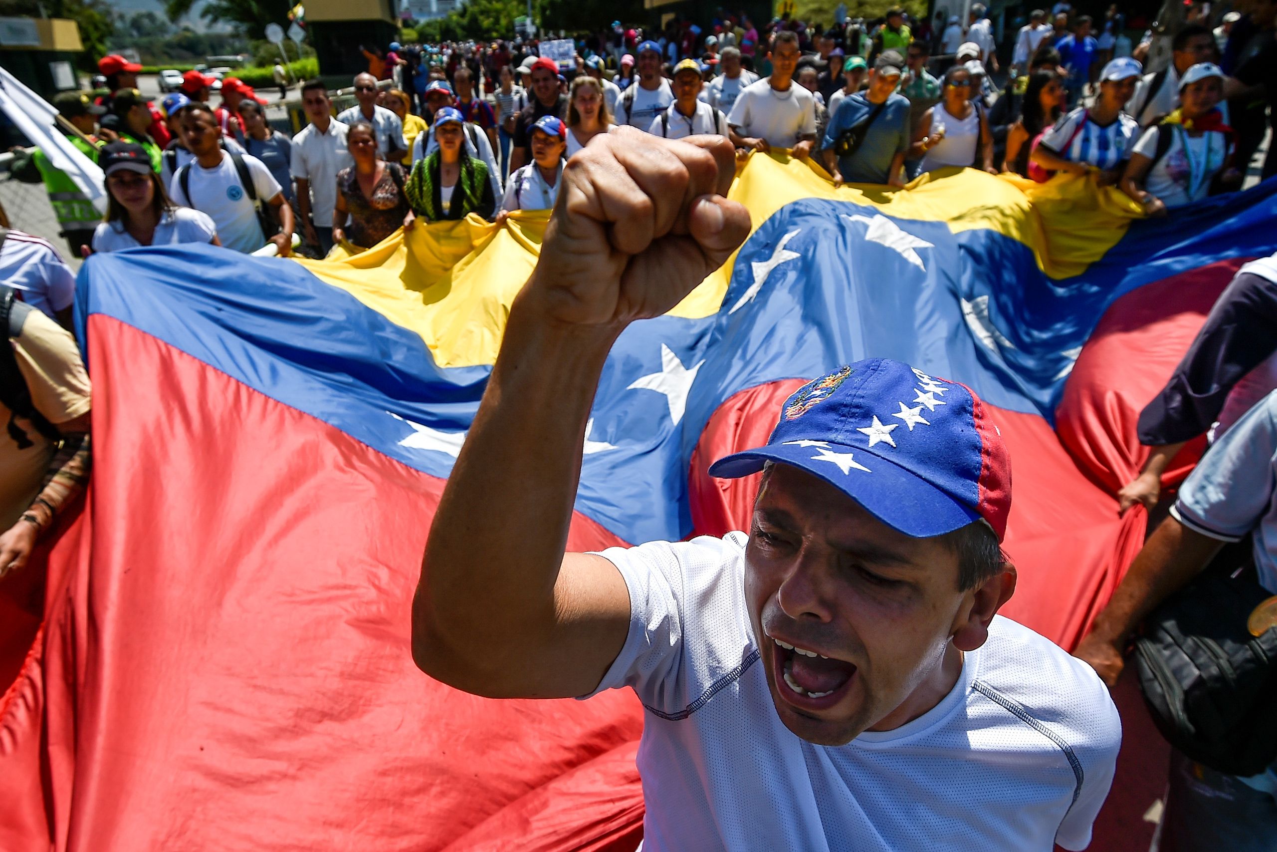 Venezolanen demonstreren tegen de regering van Nicolas Maduro.