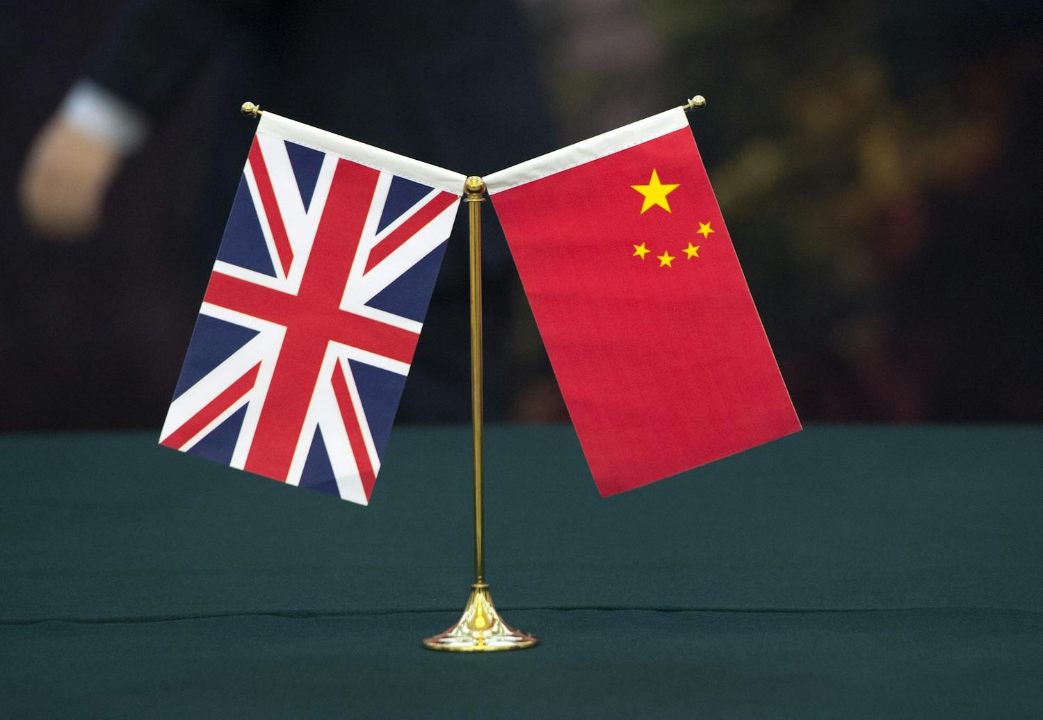 Britain accuses China of espionage: two arrests