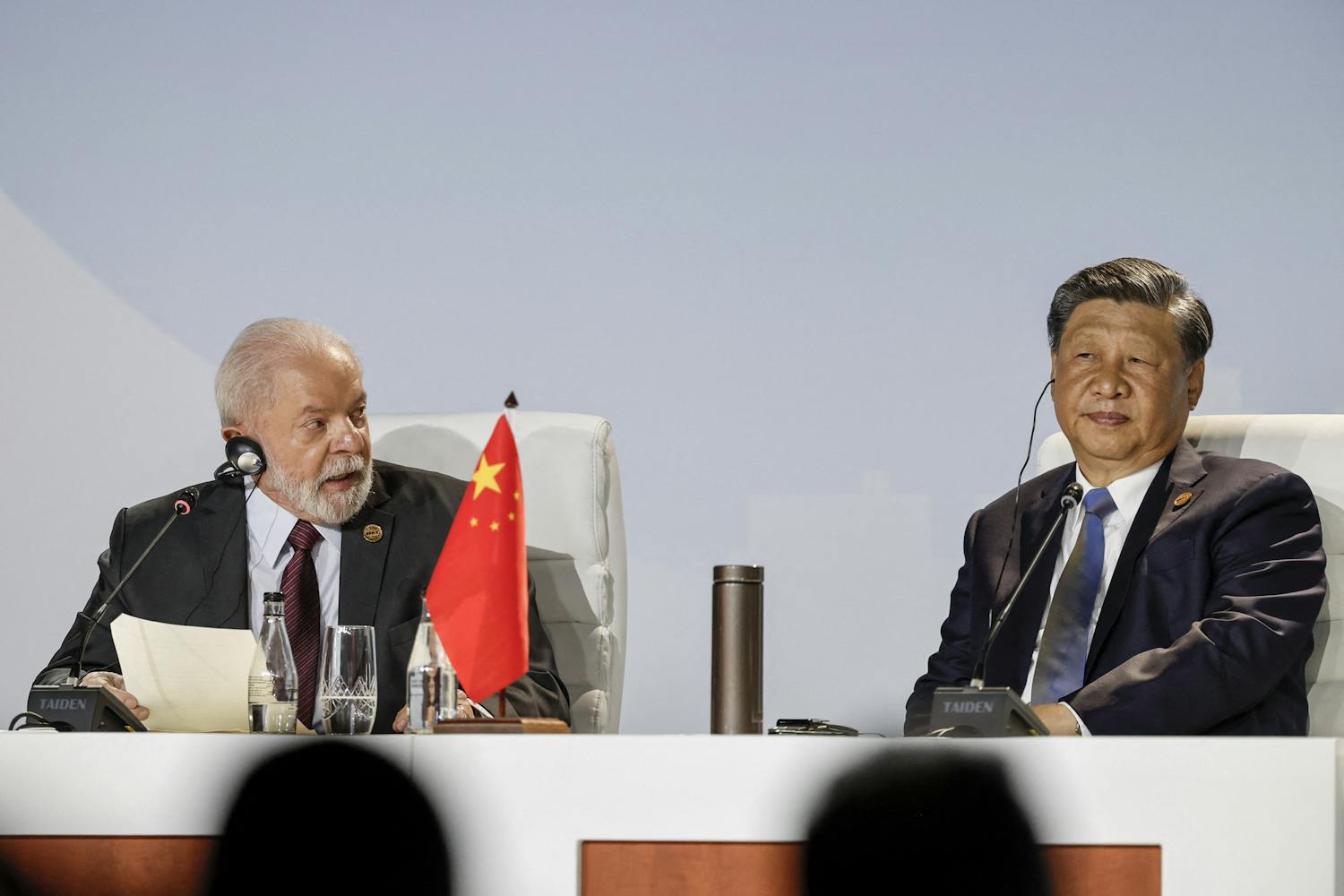 Perekonomian Tiongkok dan Brasil terlalu lemah untuk mata uang BRICS, sebuah “utopia yang lucu”