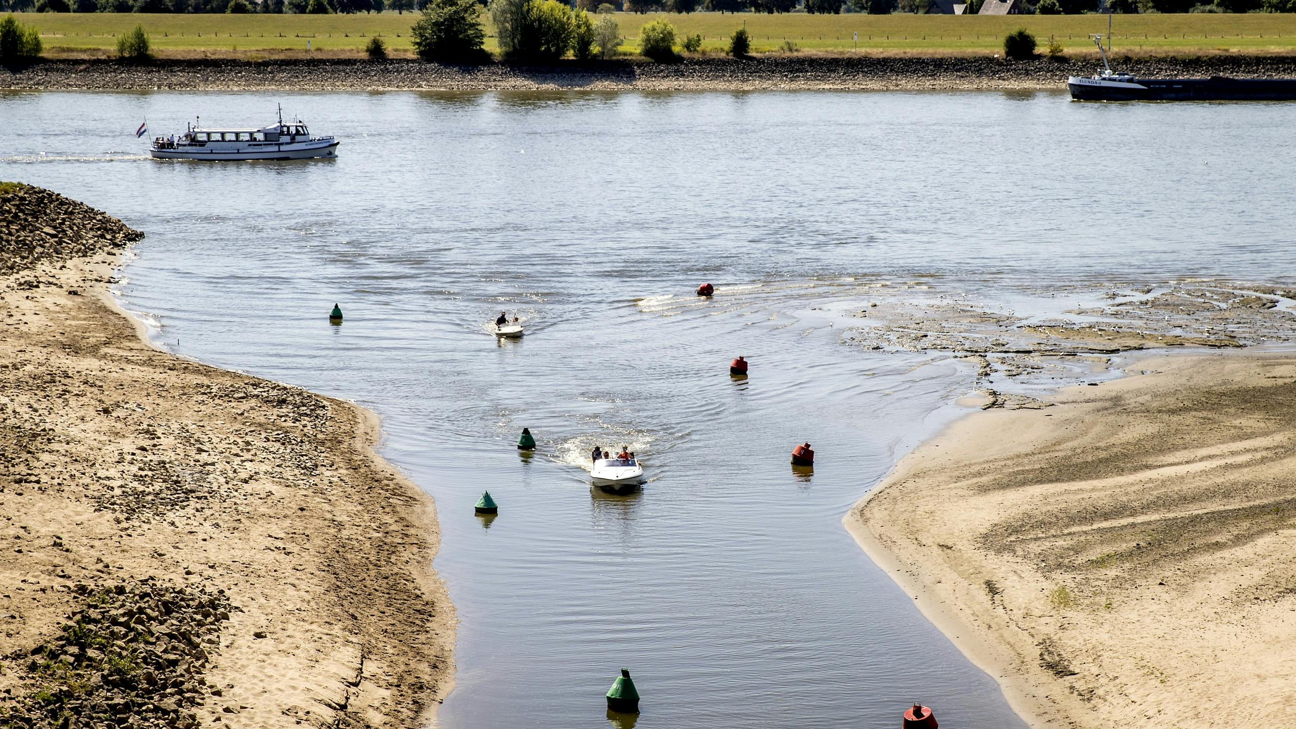 Waterpeil Rijn zakt tot kritiek niveau