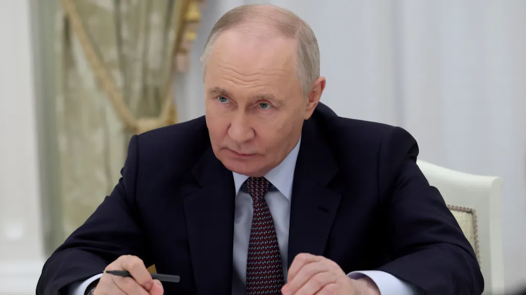Image for the article: Poetin verliest greep op Rusland: ‘Oude opa, geen Superman meer’