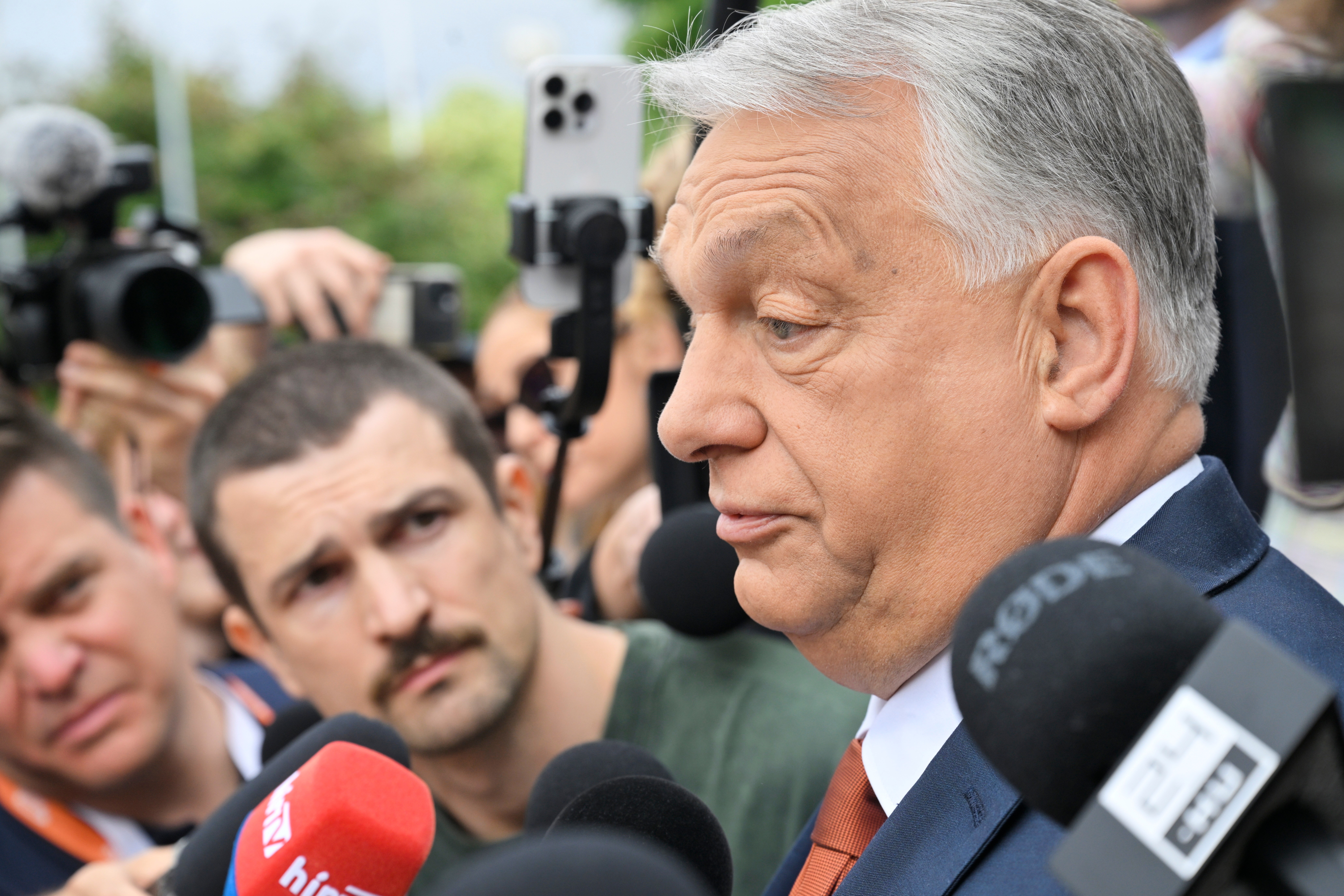 Orbán ondanks historisch verkiezingsverlies herkozen tot voorzitter Fidesz