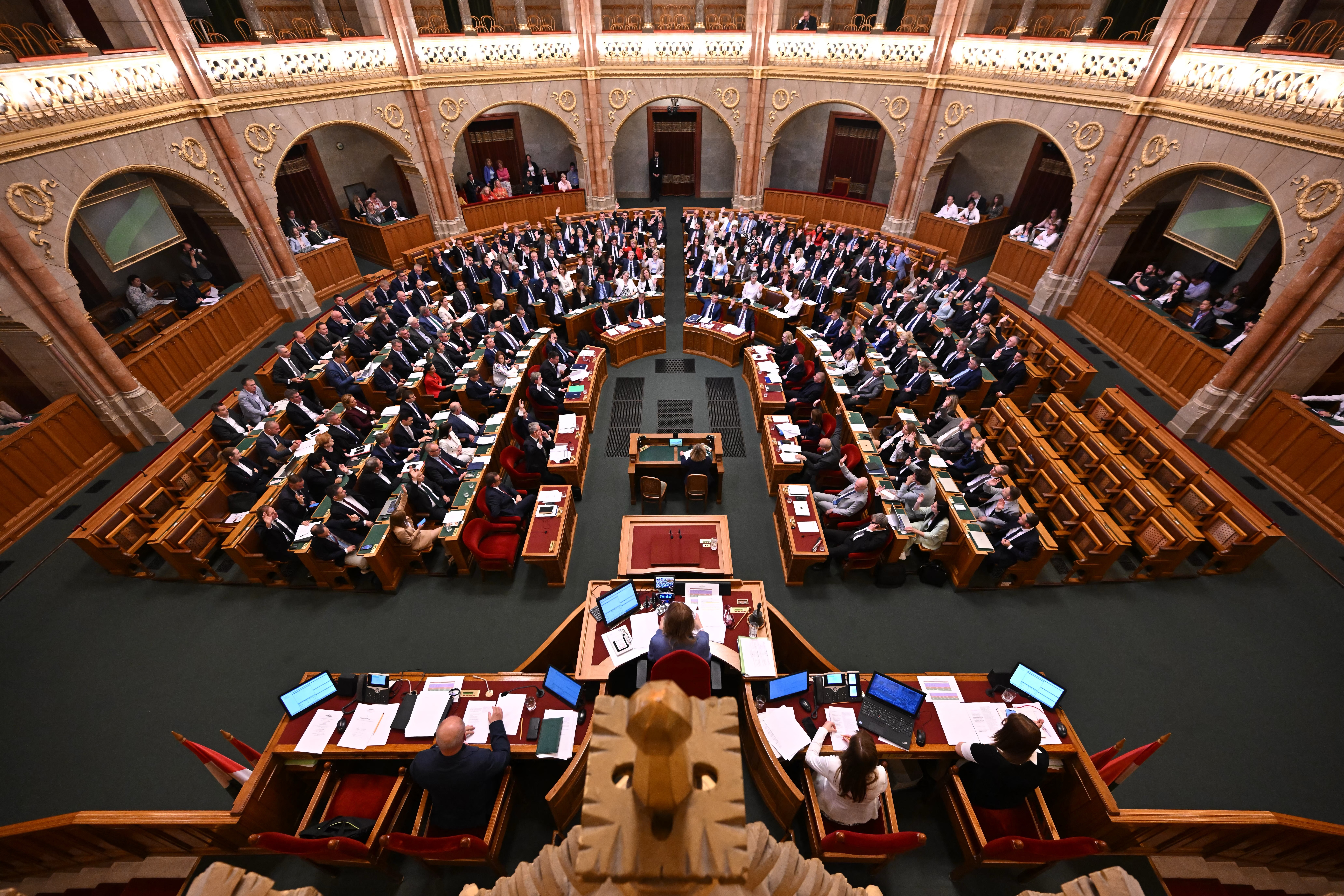 Orbán uitgesloten van terugkeer: Hongaars parlement stelt termijnlimiet premiers in