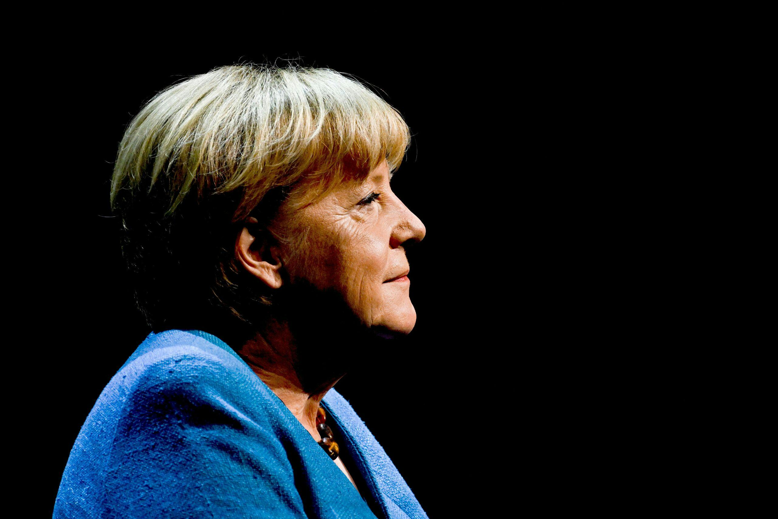 Merkel bleibt im ersten Interview seit ihrem Rücktritt hinter der russischen Politik