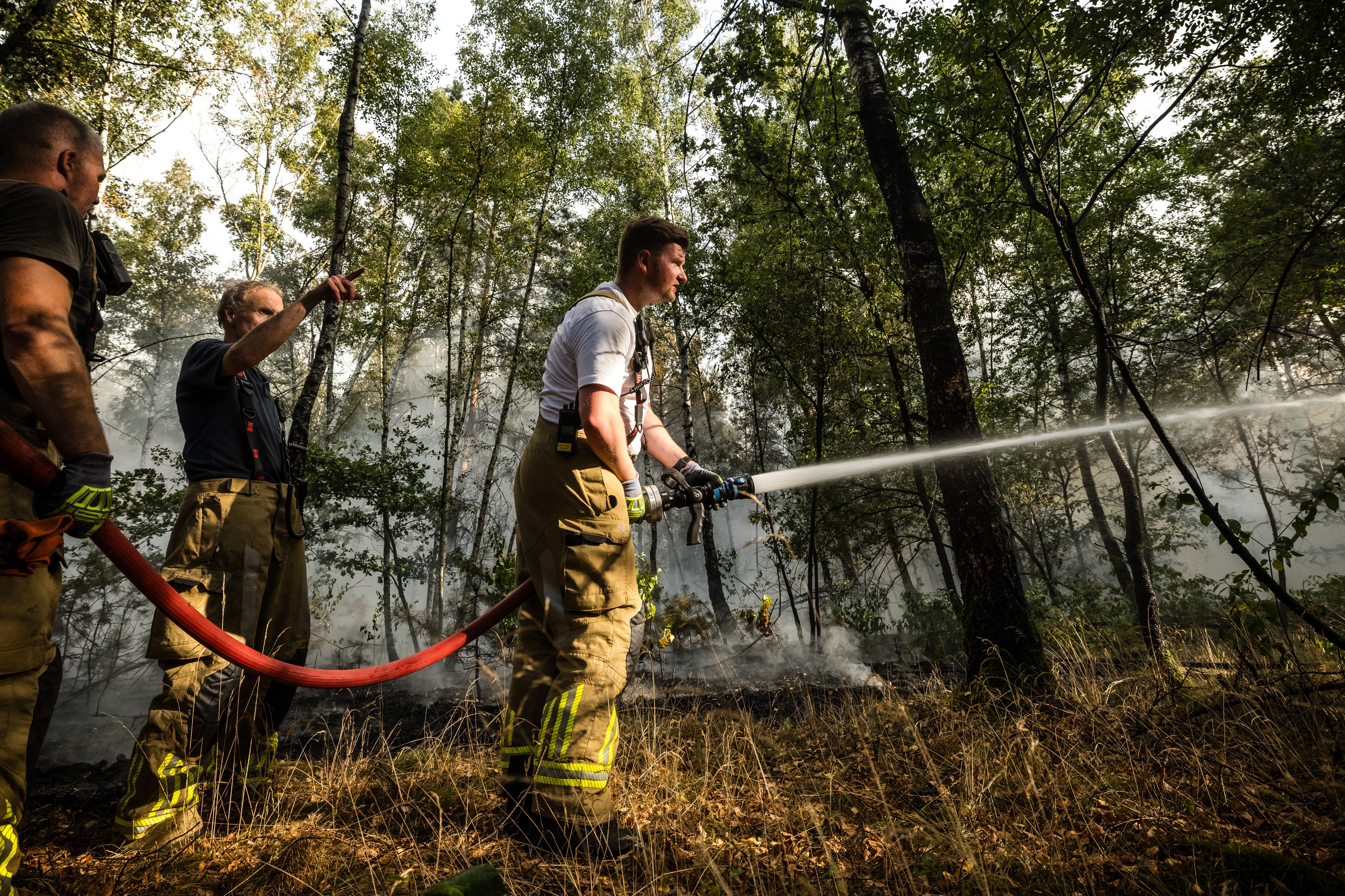 Honderd hectare getroffen door grote natuurbrand in Oostrum, brand nog niet  volledig geblust | BNR Nieuwsradio