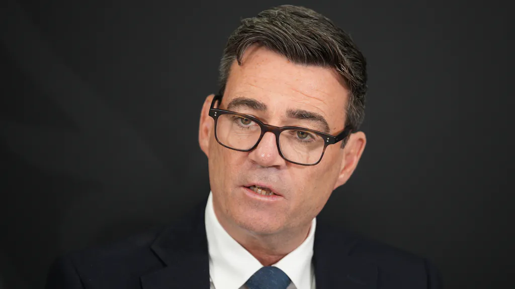 Image for the article: Burnham appt met imitator van Amerikaanse stafchef, Britse ambassade vreest hack