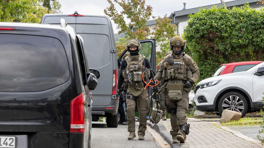 Image for the article: Duitsland vindt brief na sabotagereeks, autoriteiten openen grote klopjacht