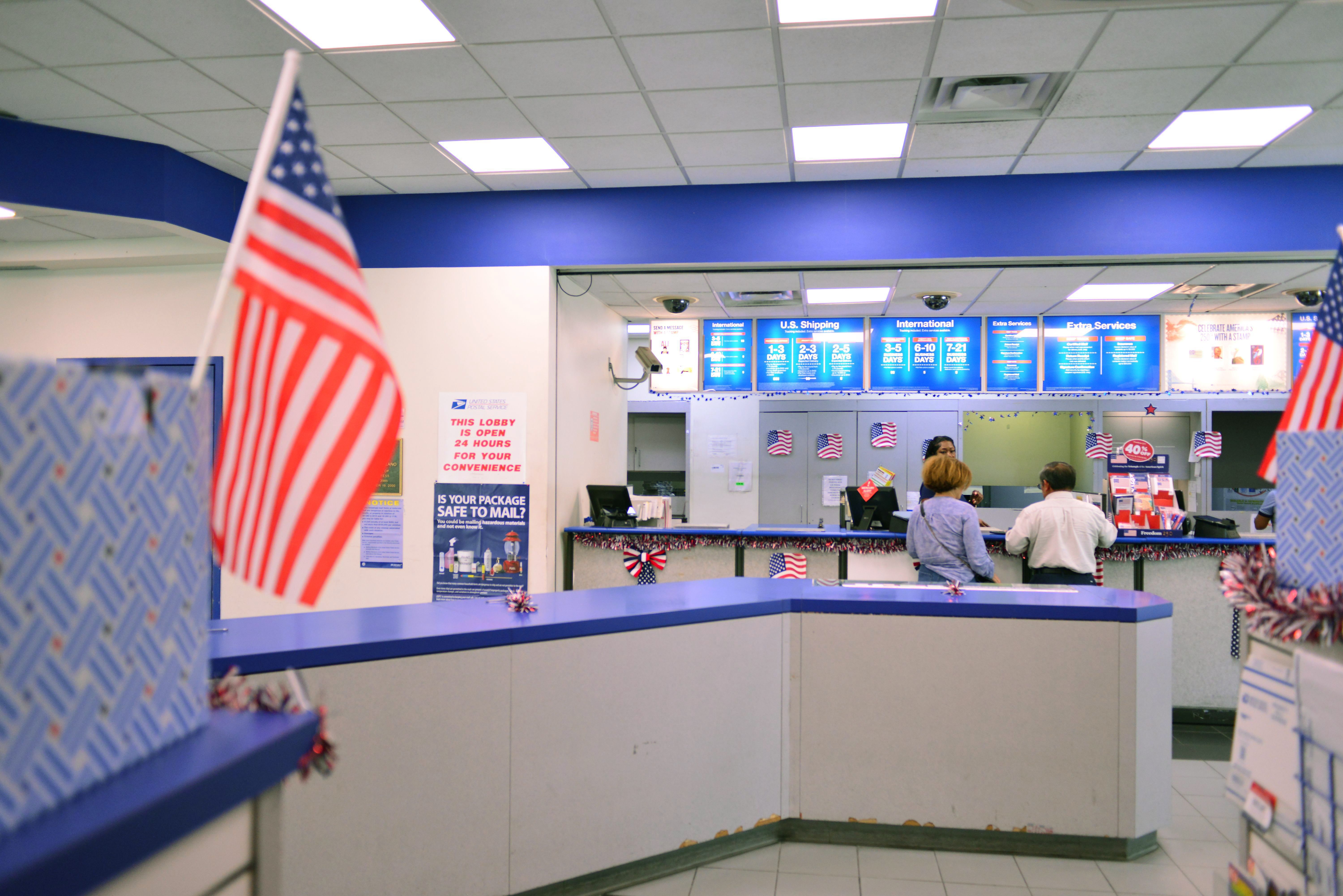 FBI en USPS onderzoeken verdachte pakketjes aan verkiezingskantoren