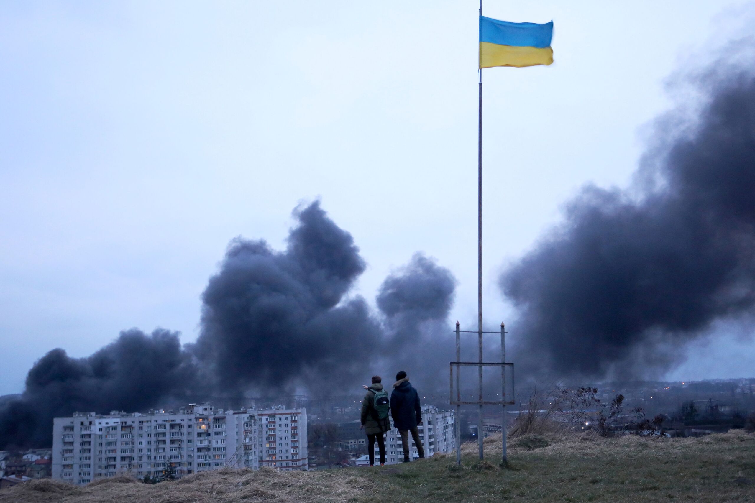 De West-Oekraïense stad Lviv nadat deze geraakt is door Russische precisieraketten