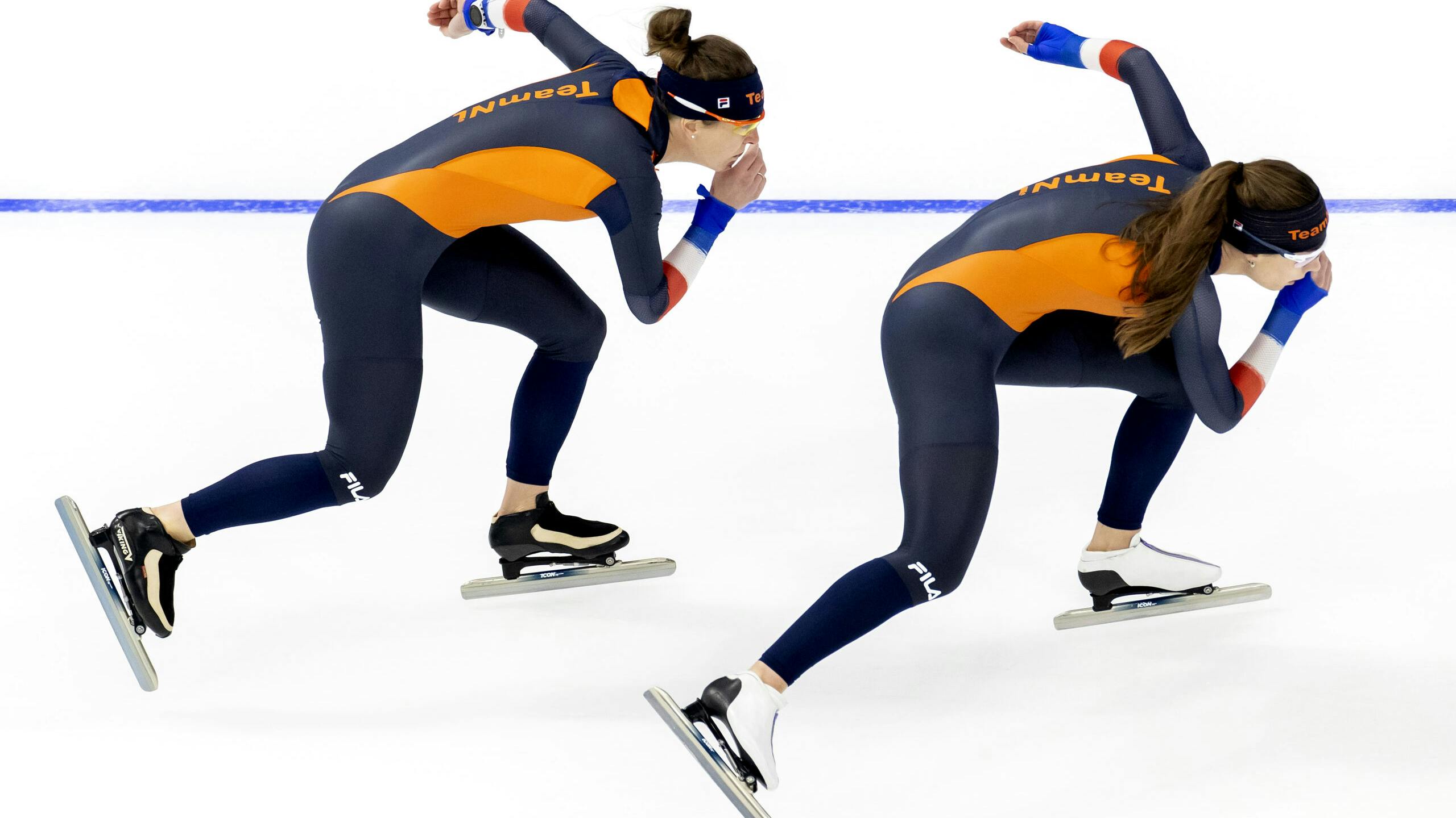 Ireen Wust en Femke Kok in de National Speed Skating Oval