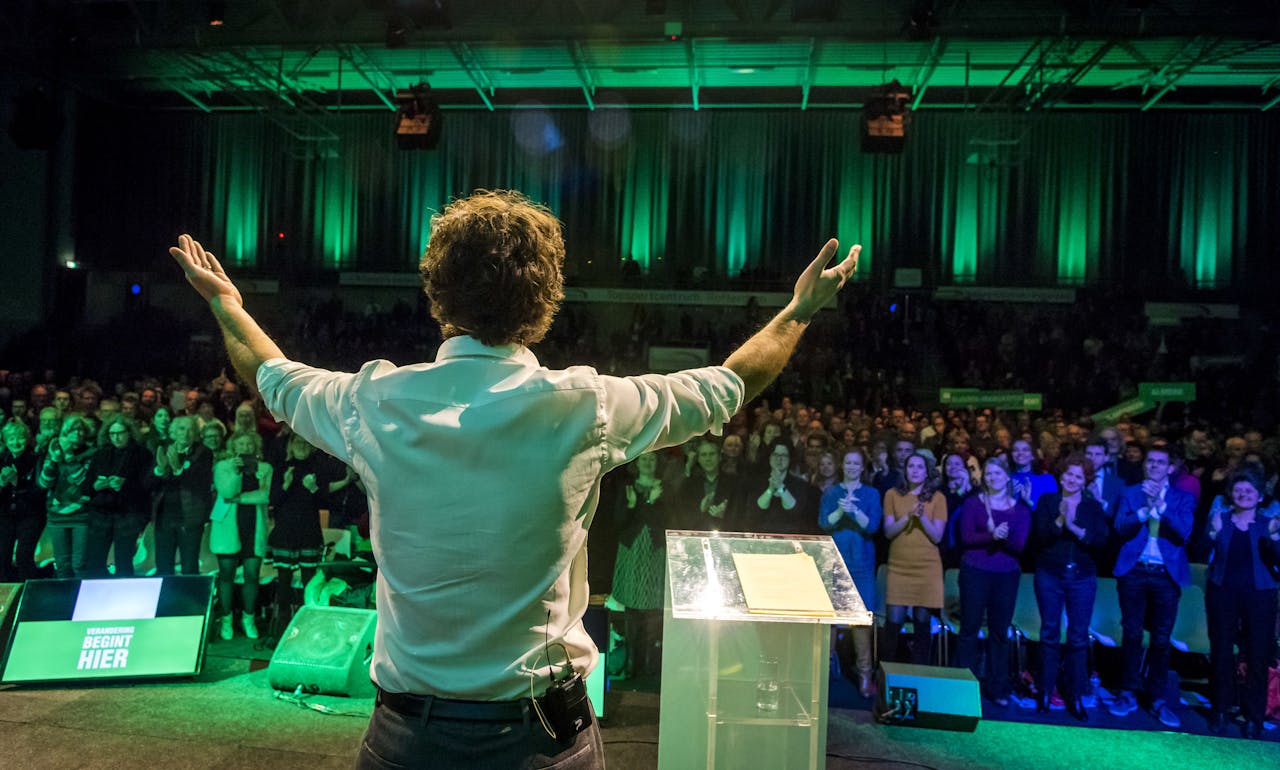Partijleider Jesse Klaver tijdens zijn speech op het congres van GroenLinks in aanloop naar de gemeenteraadsverkiezingen.
