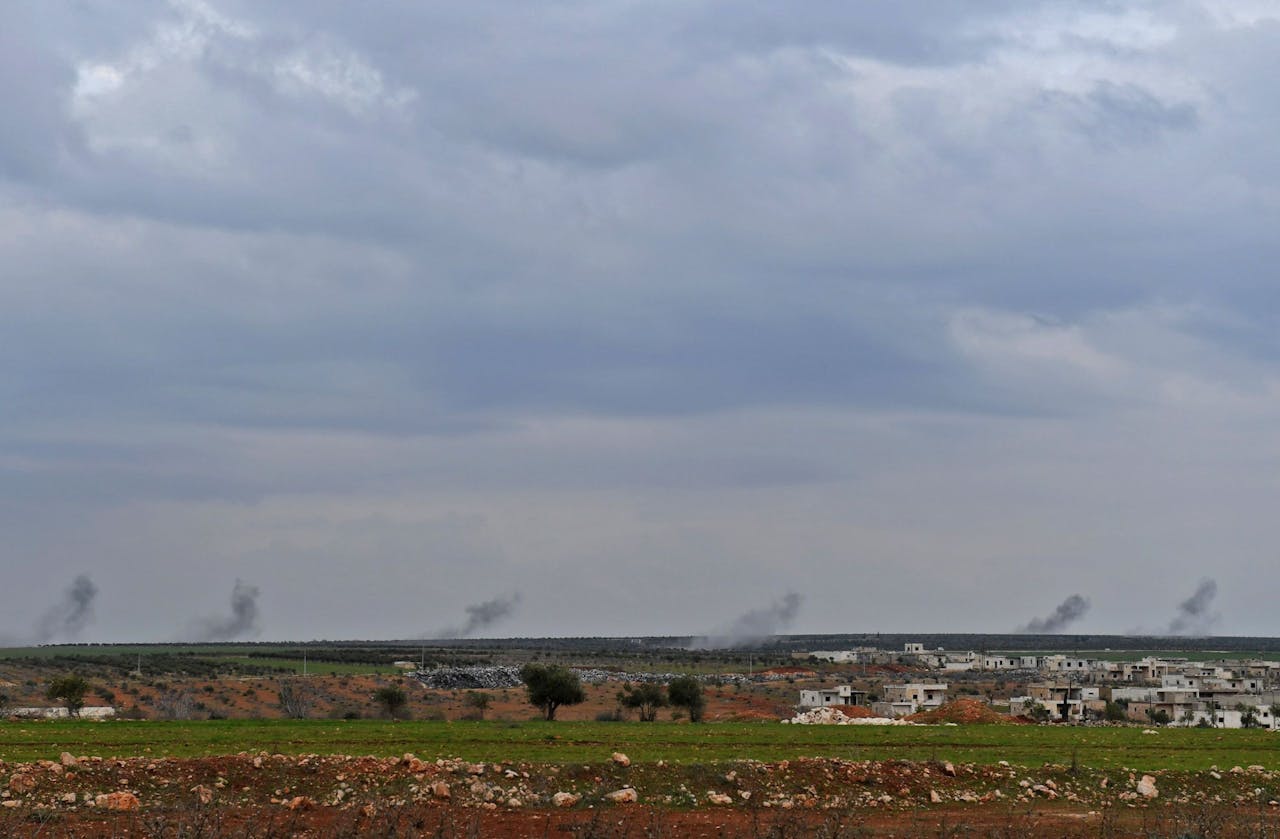 Rook van Turkse artillerie in de noord-Syrische stad Afrin.
