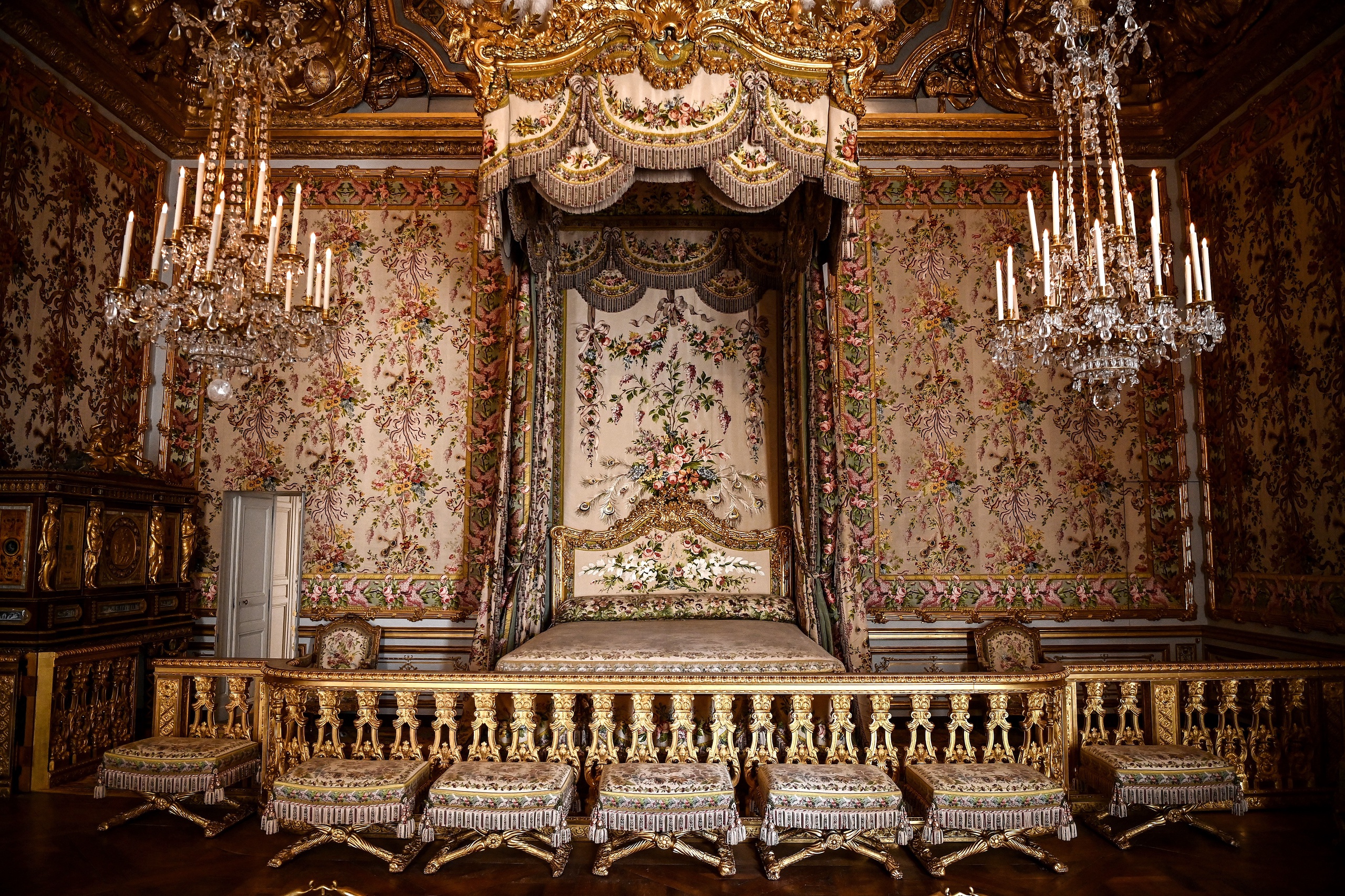 La chambre de la reine Marie-Antoinette de France à Versailles.  Les quartiers privés de Marie Antionette ont rouvert cette semaine après restauration.  Et cela signifie que tout le monde, même les peuples, peut jeter un œil dans les espaces personnels de la dernière reine de France, morte sous la guillotine en 1793.