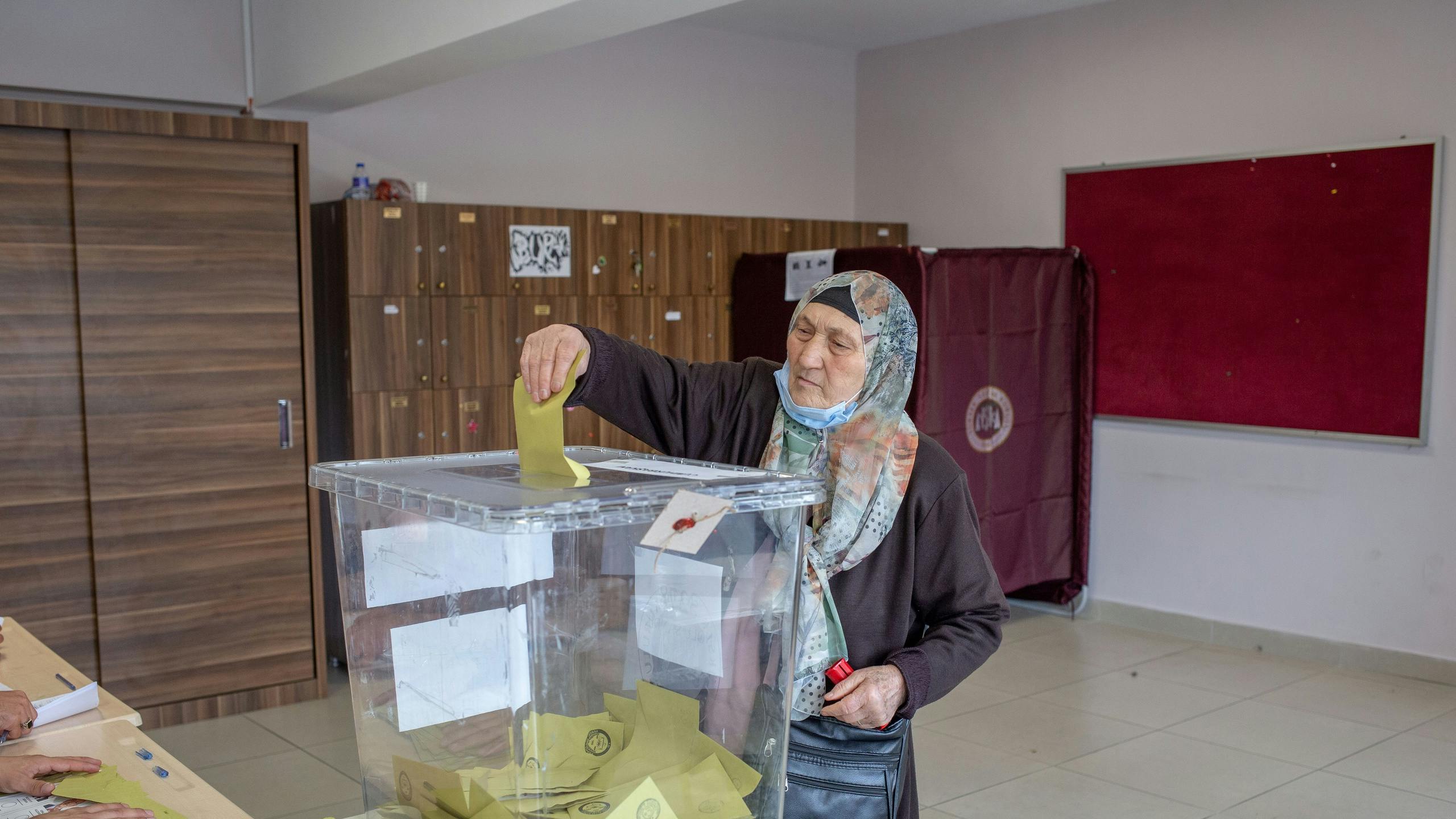 Turkse oppositie meldt enkele aanvallen op verkiezingswaarnemers