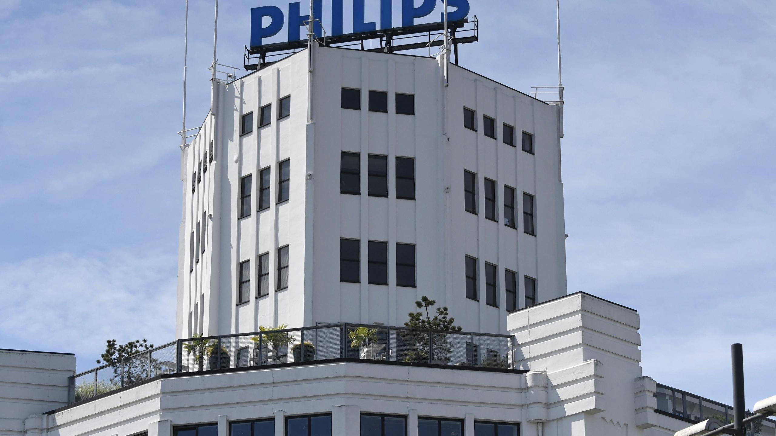 Philips bij winnaars op Damrak na aangekondigd vertrek topman