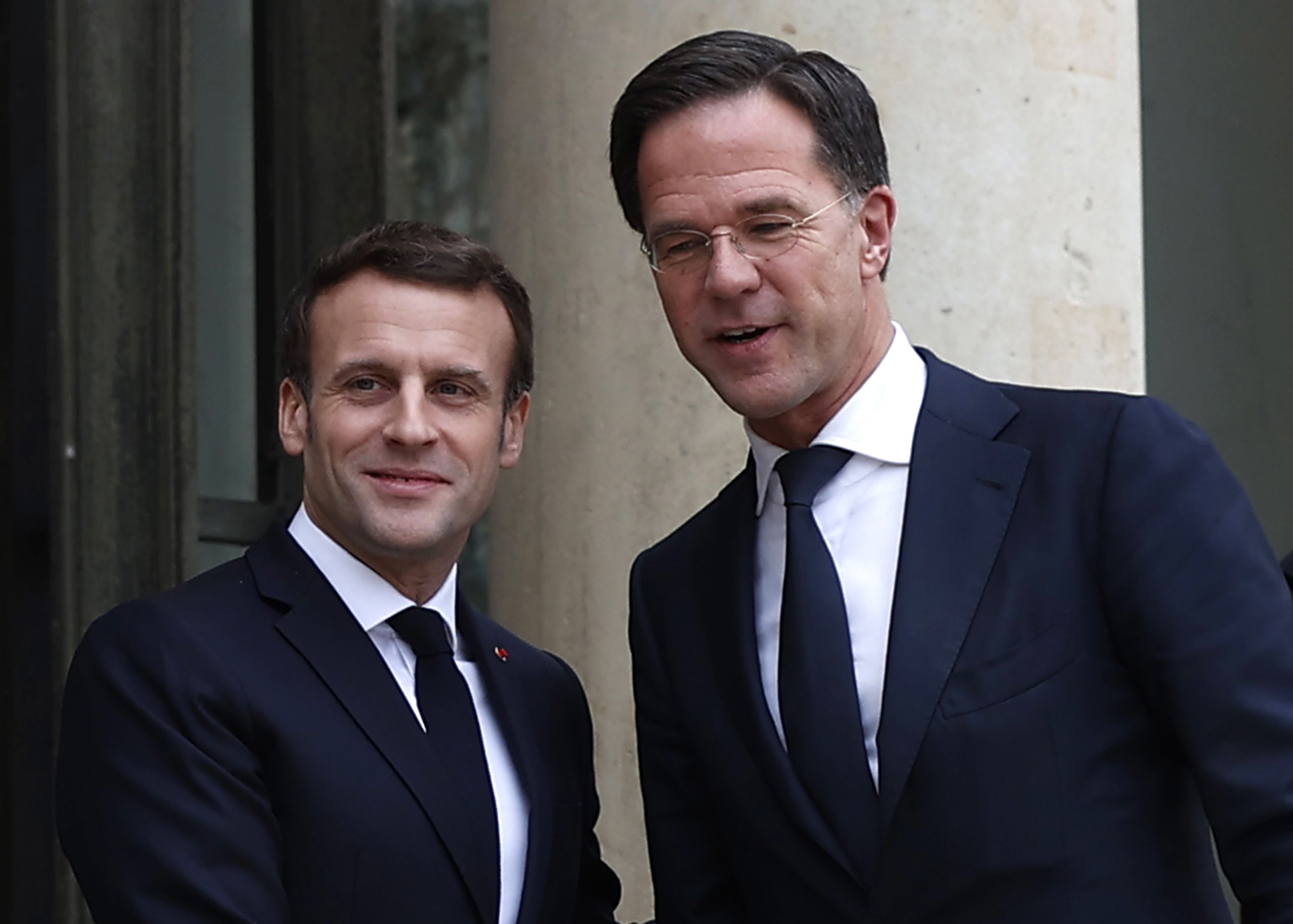 Emmanuel Macron en Mark Rutte 