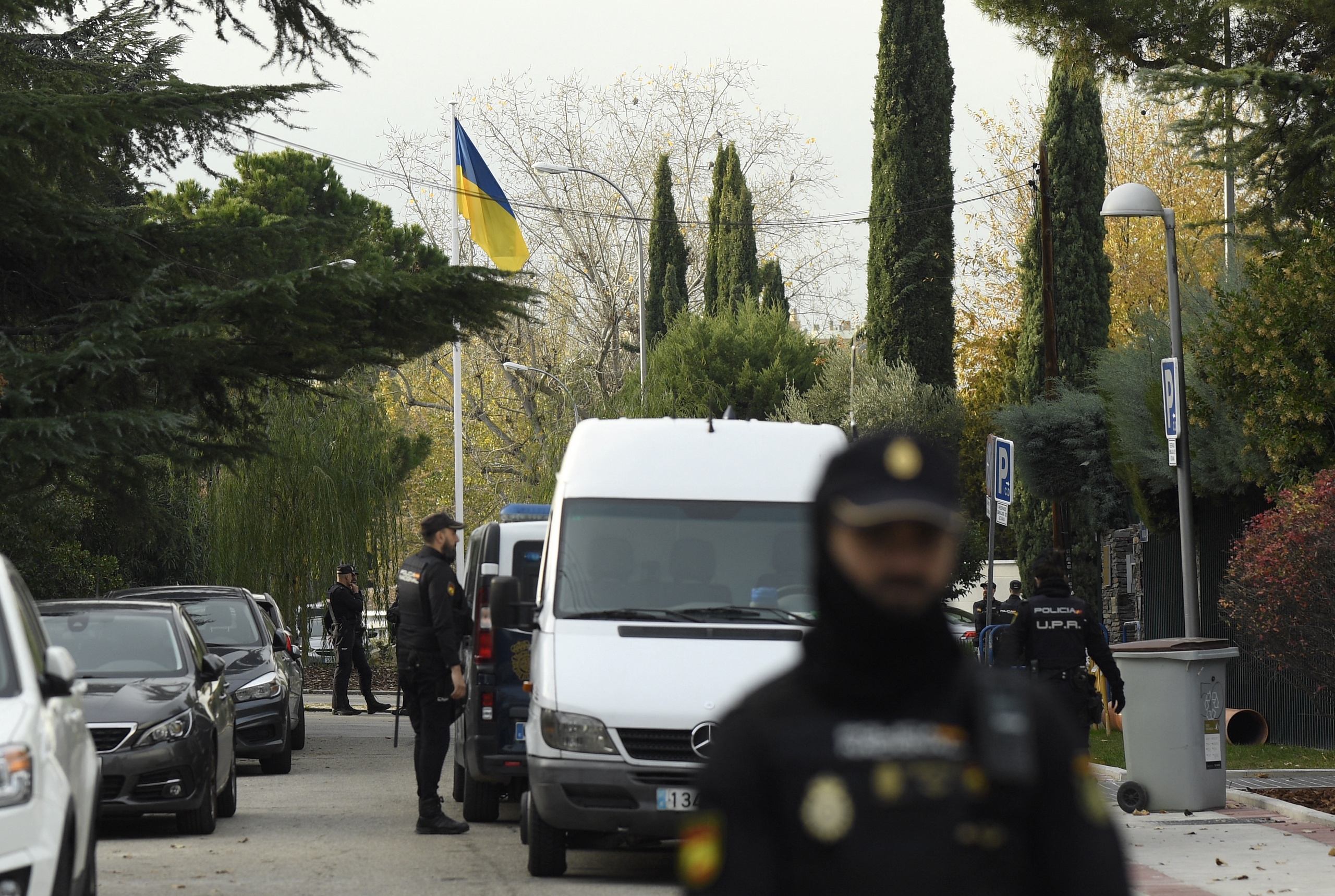 In Spanje is een man van opgepakt die een reeks bombrieven zou hebben gestuurd aan onder meer de Oekraïense ambassade in Madrid.