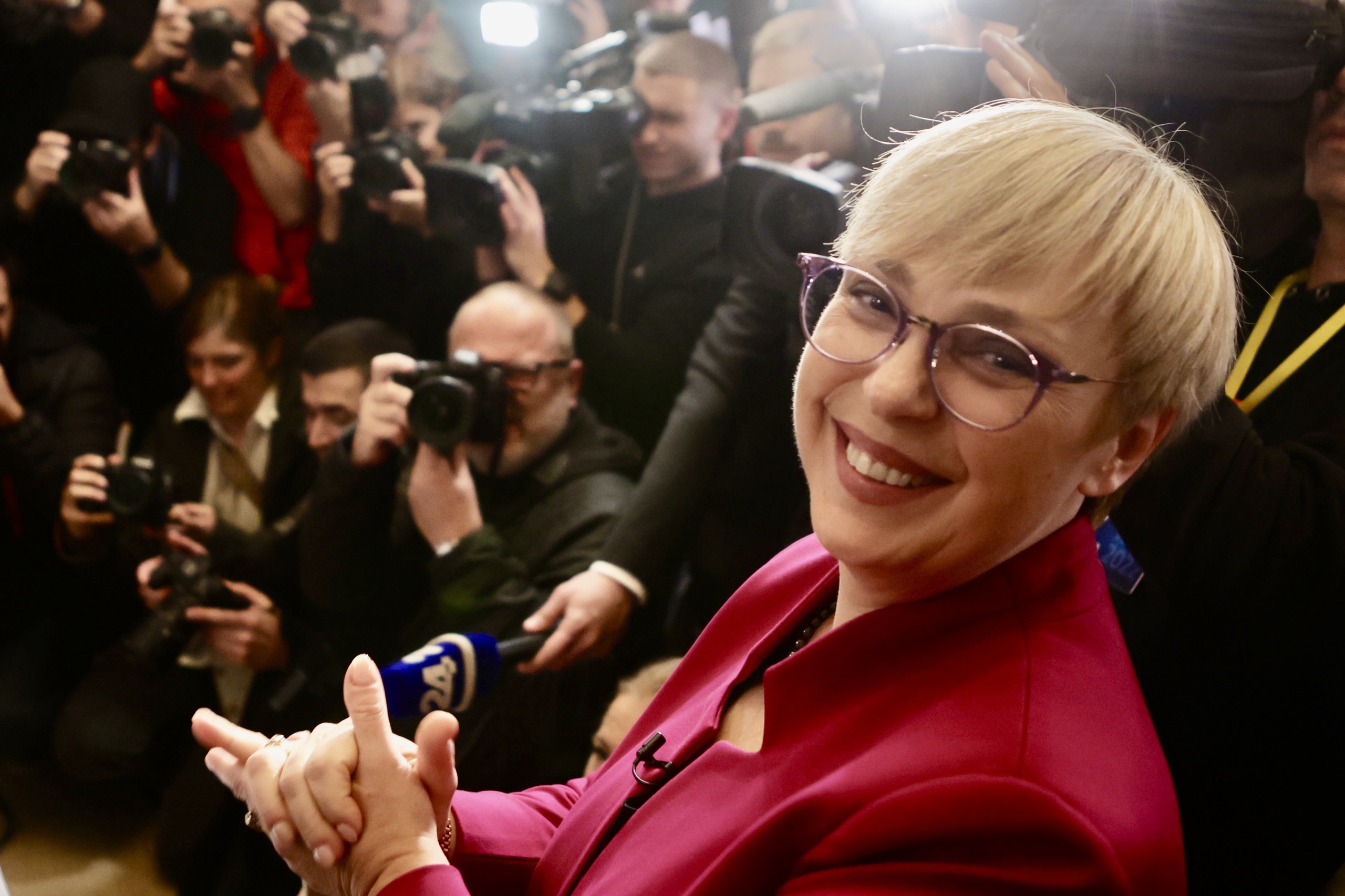 Advocaat en voormalig tv-presentator Natasa Pirc Musar heeft de tweede ronde van de Sloveense presidentsverkiezingen gewonnen en wordt daarmee de eerste vrouwelijke president van Slovenië. Musar won 53,87 procent van de stemmen; haar rivaal, oud-minister van Buitenlandse Zaken Andze Logar kreeg 46,13 procent van de stemmen. 