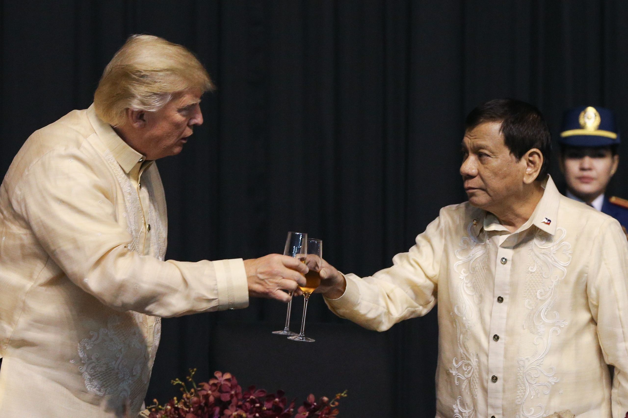 Trump heft het glas met Duterte