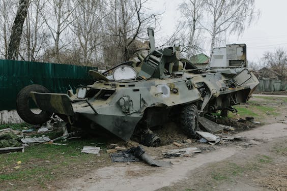 Gestripte Russische tank in Kiev, Oekraïne.
