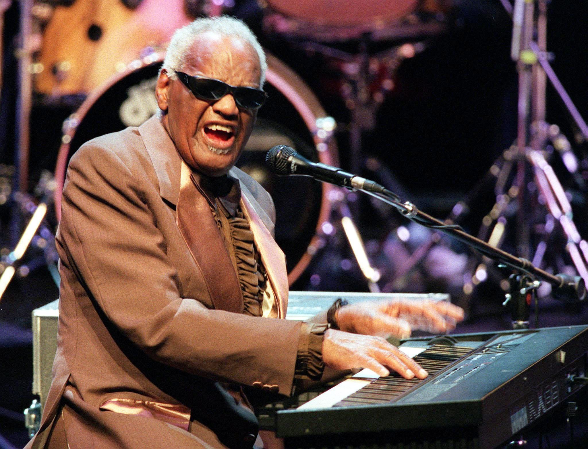 Ray Charles op het Jazz festival in Wenen in 1999. 