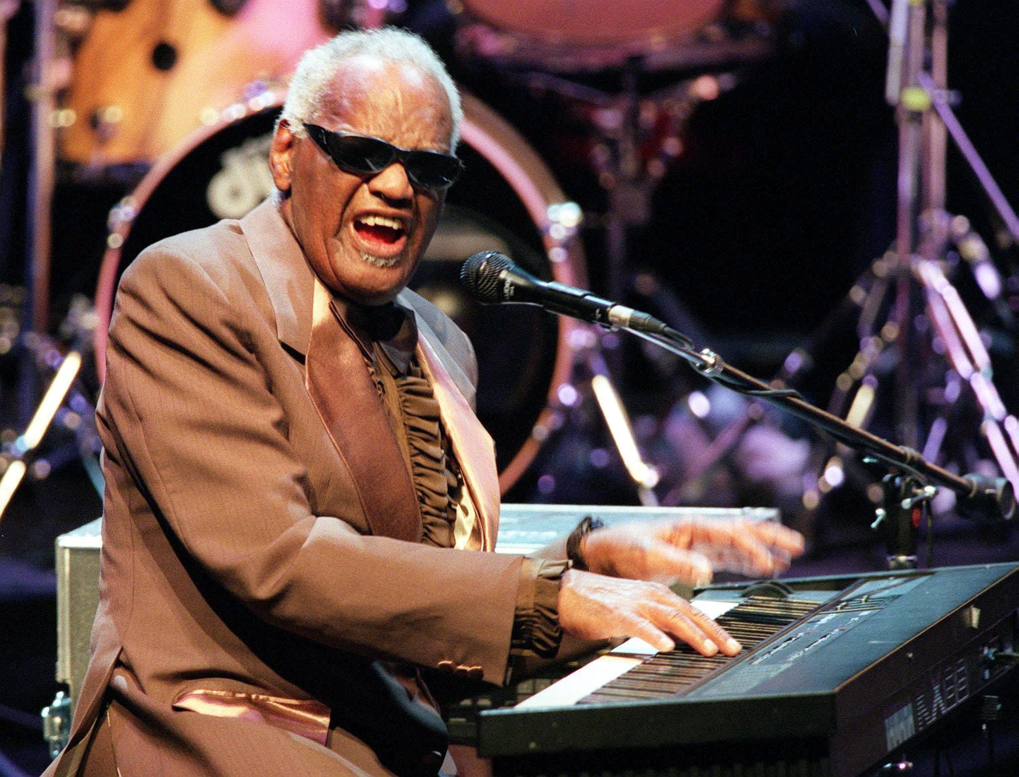Ray Charles op het Jazz festival in Wenen in 1999.