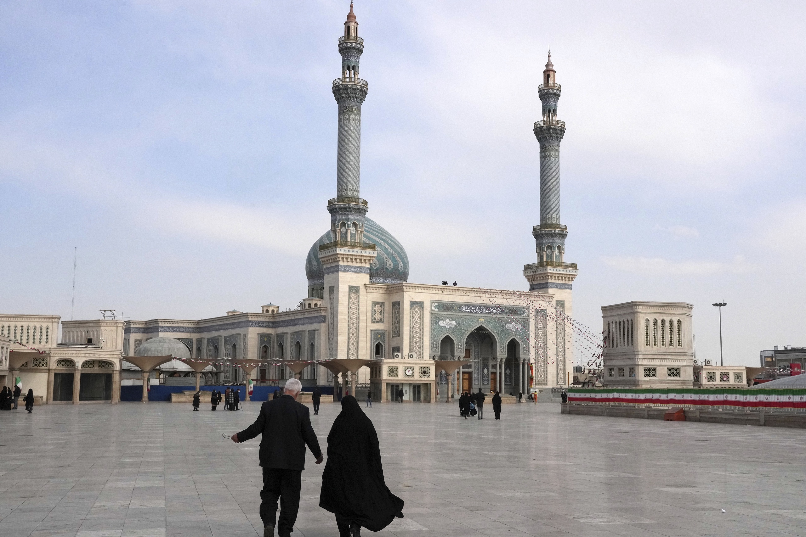 In the Iranian holy city of Qom, hundreds of students have been poisoned in recent months with the aim of forcing girls' schools to close.  The health service announced this on Sunday. 