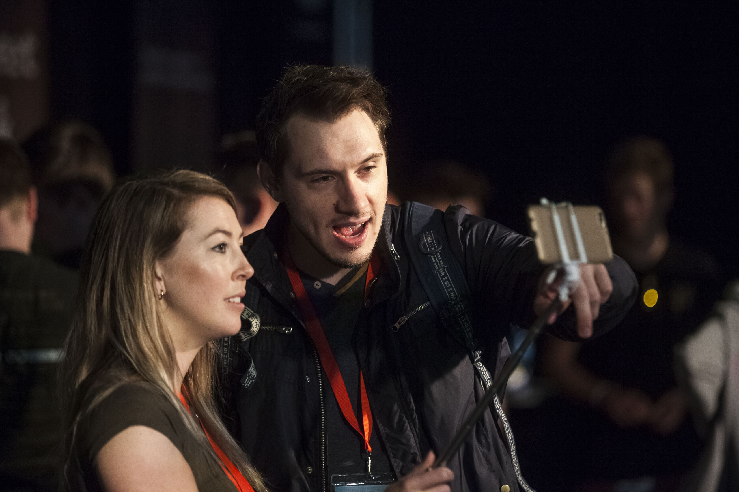 UTRECHT - Bezoekers vloggen tijdens de Dutch YouTube Gathering in de Jaarbeurs, Europa's grootste tweedaagse evenement voor vloggers en YouTubers.