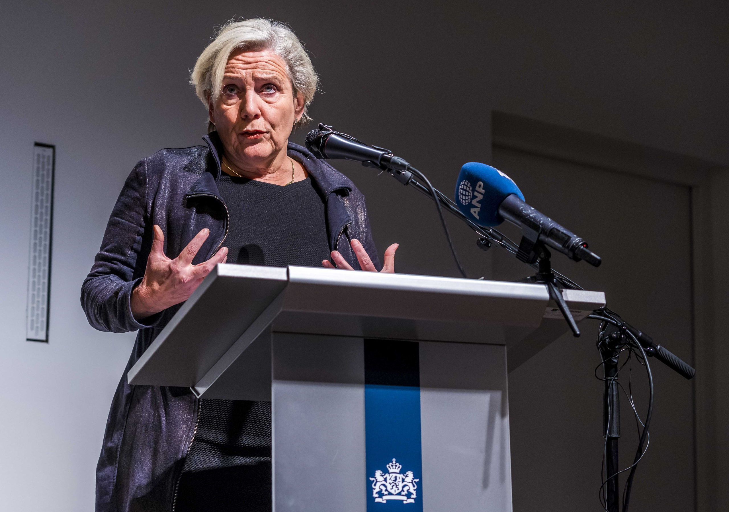 Defensieminister Ank Bijleveld geeft een persconferentie in Den Haag over het bombardement van de Nederlandse F-16's in Irak waarbij burgerslachtoffers vielen.