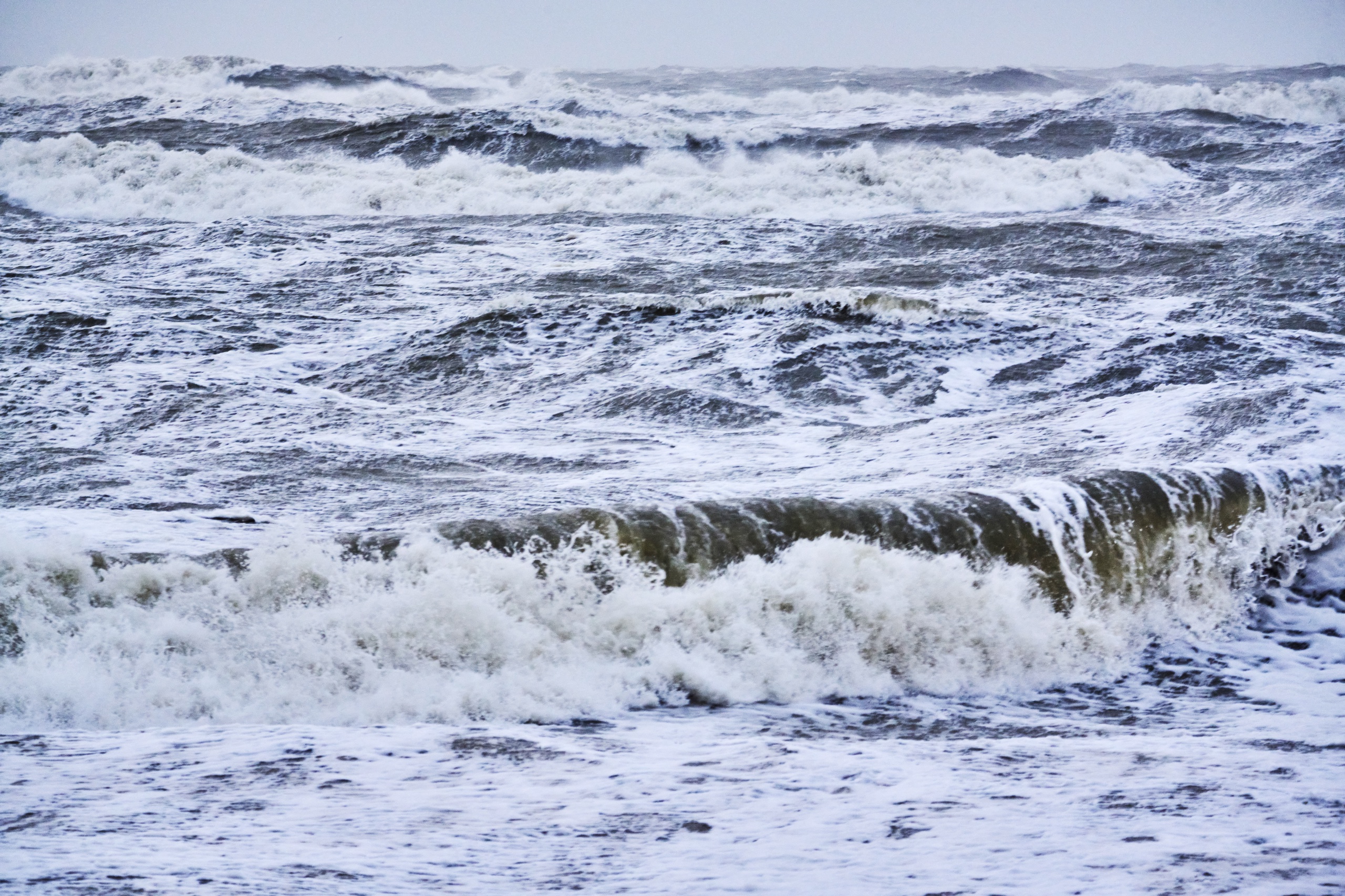 Today, the size of tsunamis is measured using computer-generated models.  According to van den Berg, the calculation showed that the wave was four kilometers high.