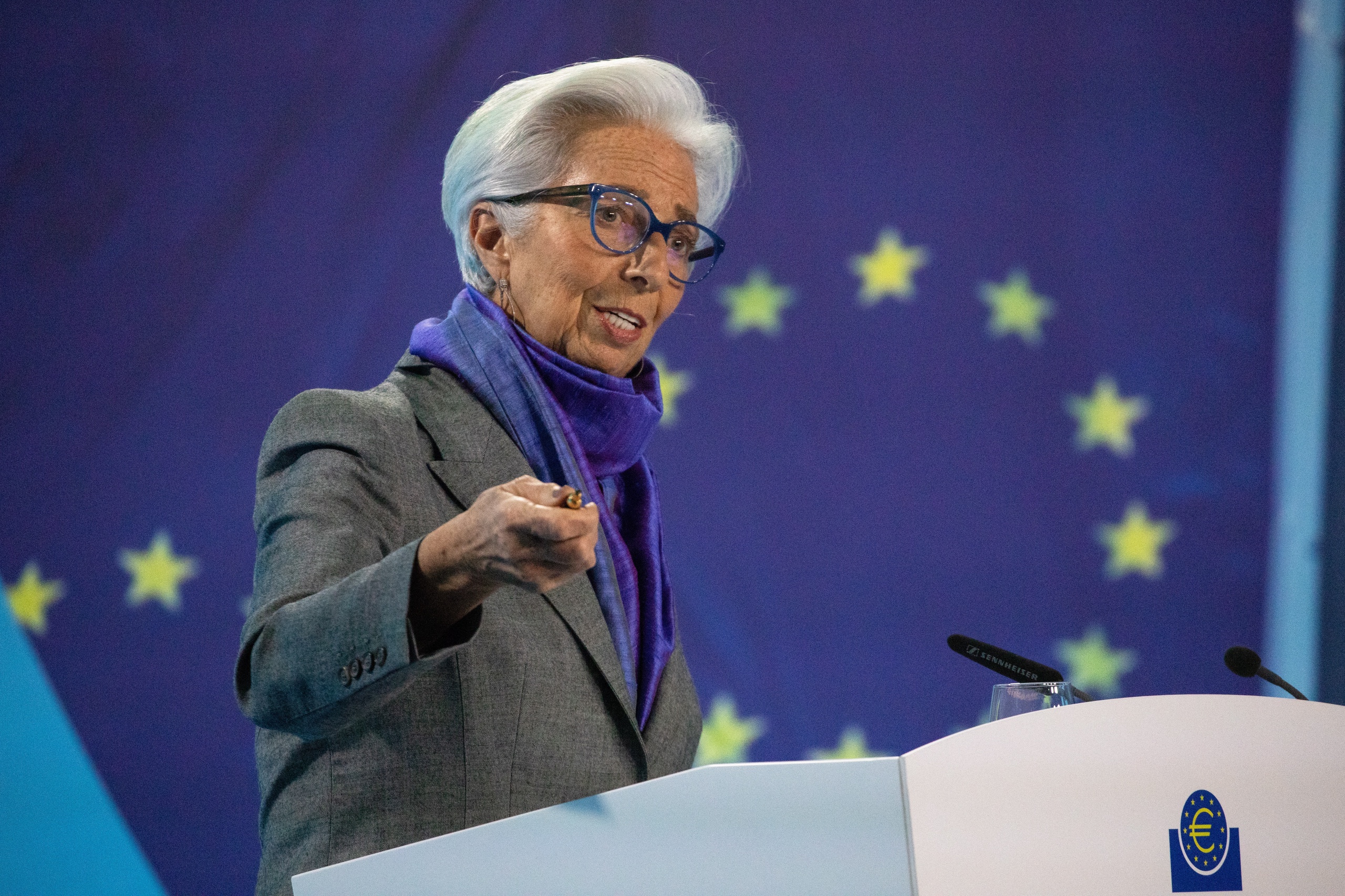 European Central Bank President Christine Lagarde.  Although it has often been suggested that a rate hike by the European Central Bank is still imminent, macroeconomist Edin Mojáczyk believes that the end of the hikes is imminent.