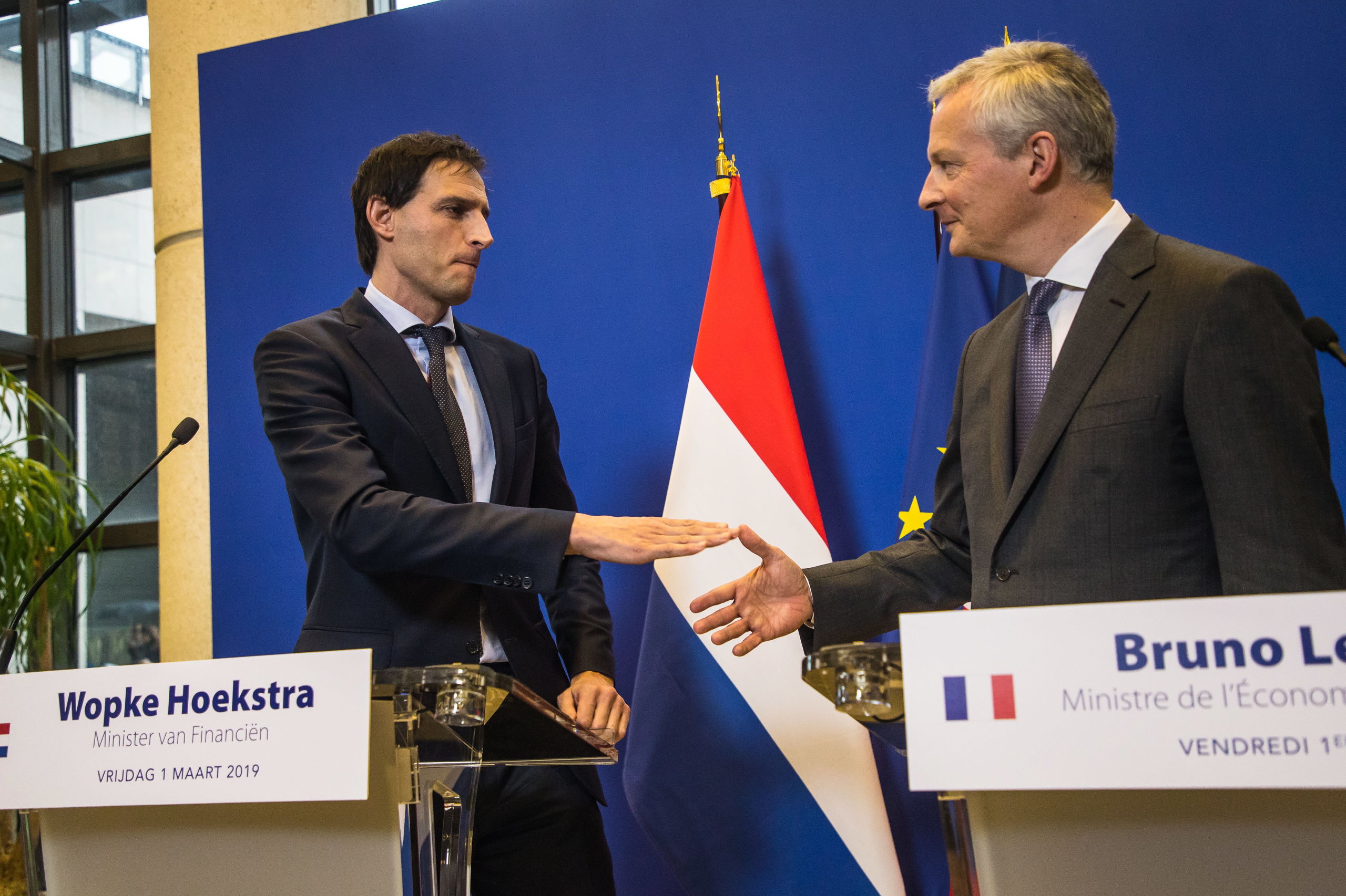 Minister Hoekstra van Financiën en zijn Franse collega Bruno Lemaire.