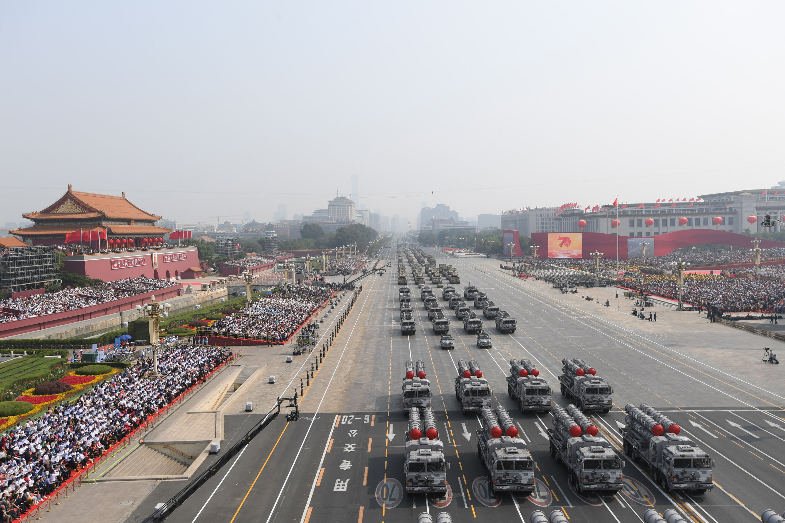 Overzicht beeld van de militaire parade in Peking vorig jaar.