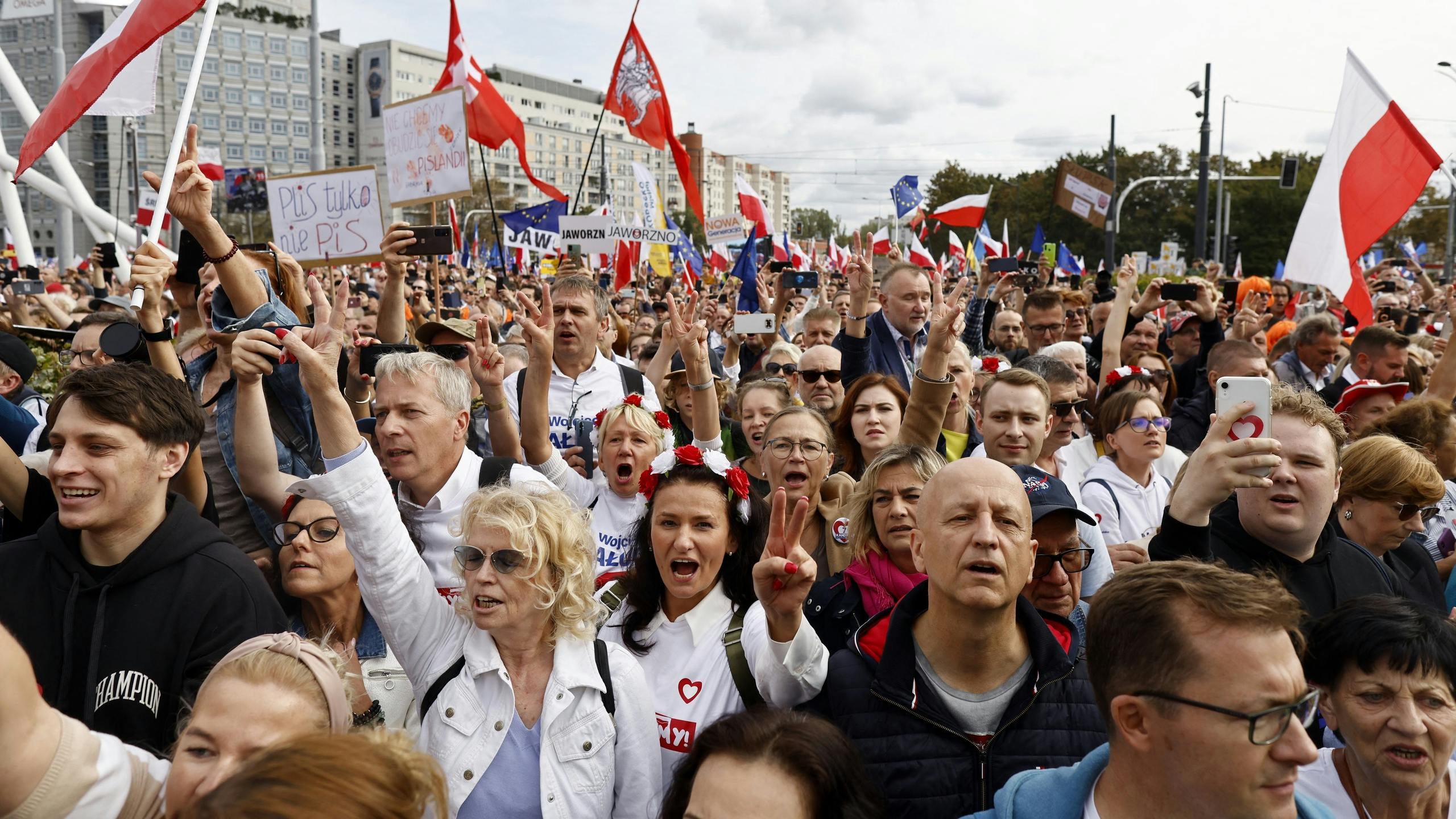 Miljoen mensen protesteren in Warschau tegen conservatieve overheid