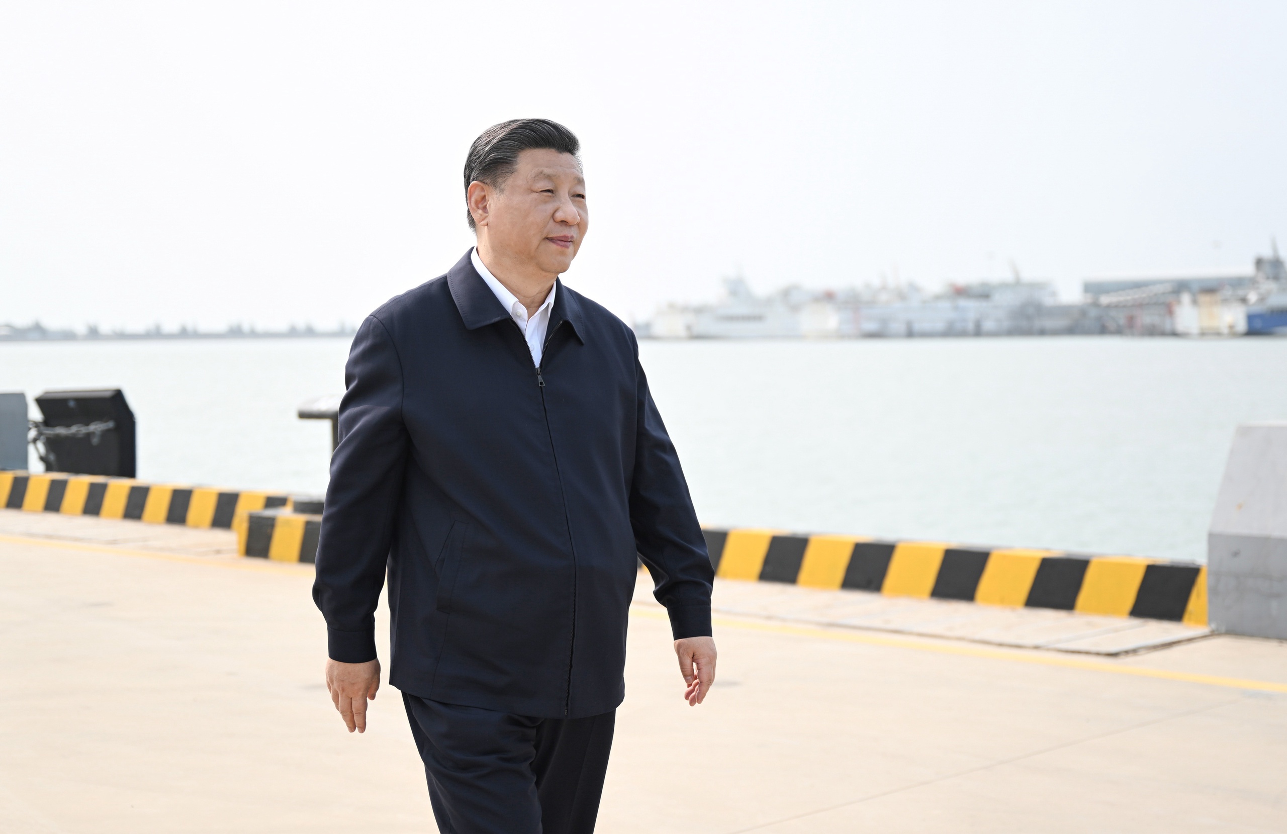 Volgens Chinese media benadrukte Xi dat de crisis een grote invloed heeft op de wereld en dat Beijing altijd voor vrede is geweest. Xi dringt aan op een zo snel mogelijke wapenstilstand en het houden van vredesonderhandelingen. China zal binnenkort een speciaal gezant naar Oekraïne sturen om met alle partijen te praten over een oplossing.