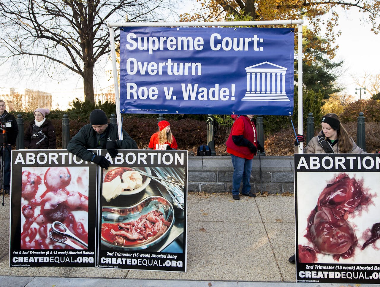 Honderden voor- én tegenstanders van abortus lieten hun stem horen voor het hof in Washington.