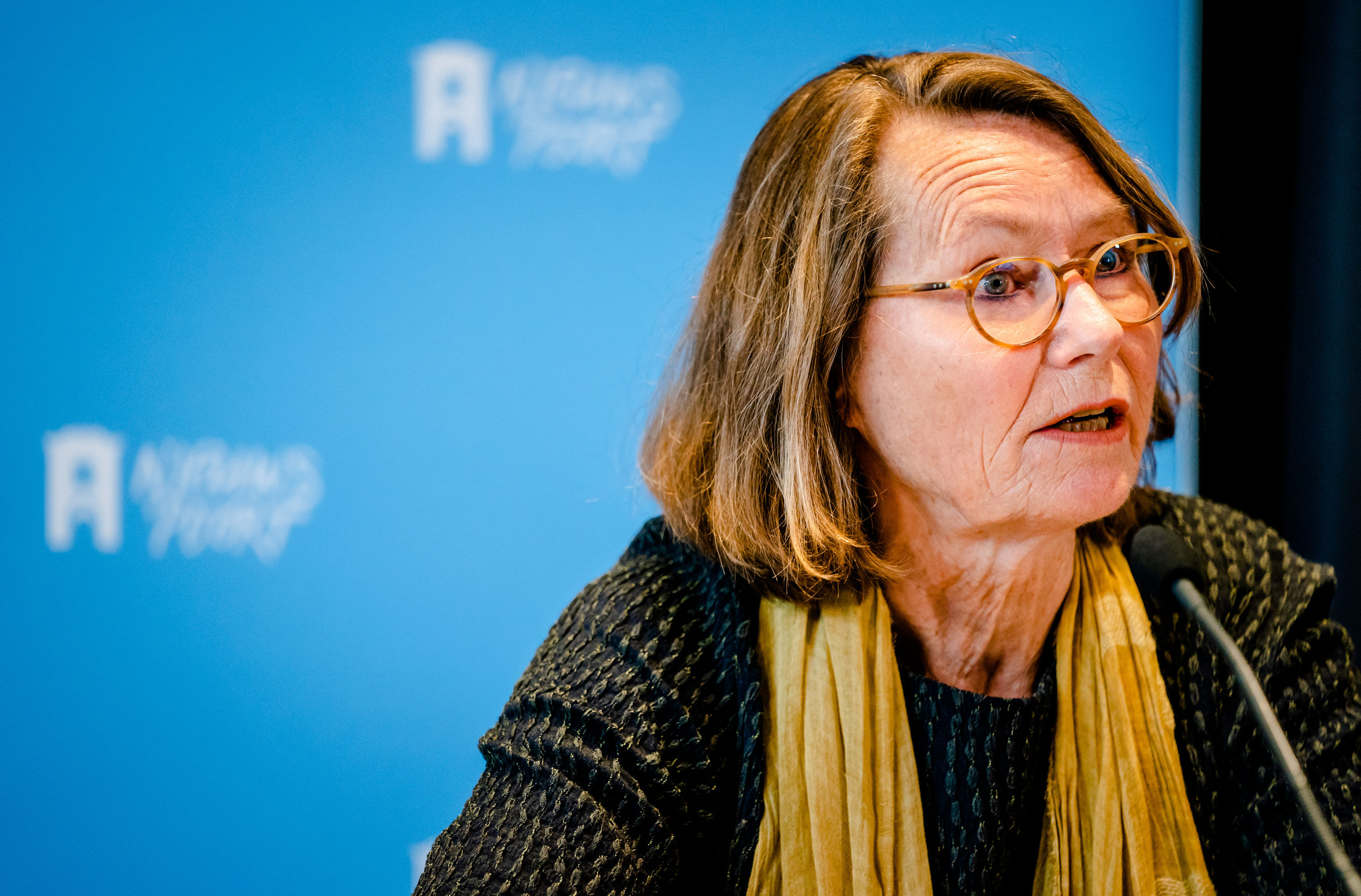 2020-05-20 12:28:55 Francine Giskes van de Algemene Rekenkamer licht de bevindingen en oordelen uit het Verantwoordingsonderzoek 2019 toe. Op Verantwoordingsdag presenteert de Algemene Rekenkamer de oordelen over de beleidsresultaten, de financiele informatie en de bedrijfsvoering in de departementale jaarverslagen over 2019. ANP BART MAAT
