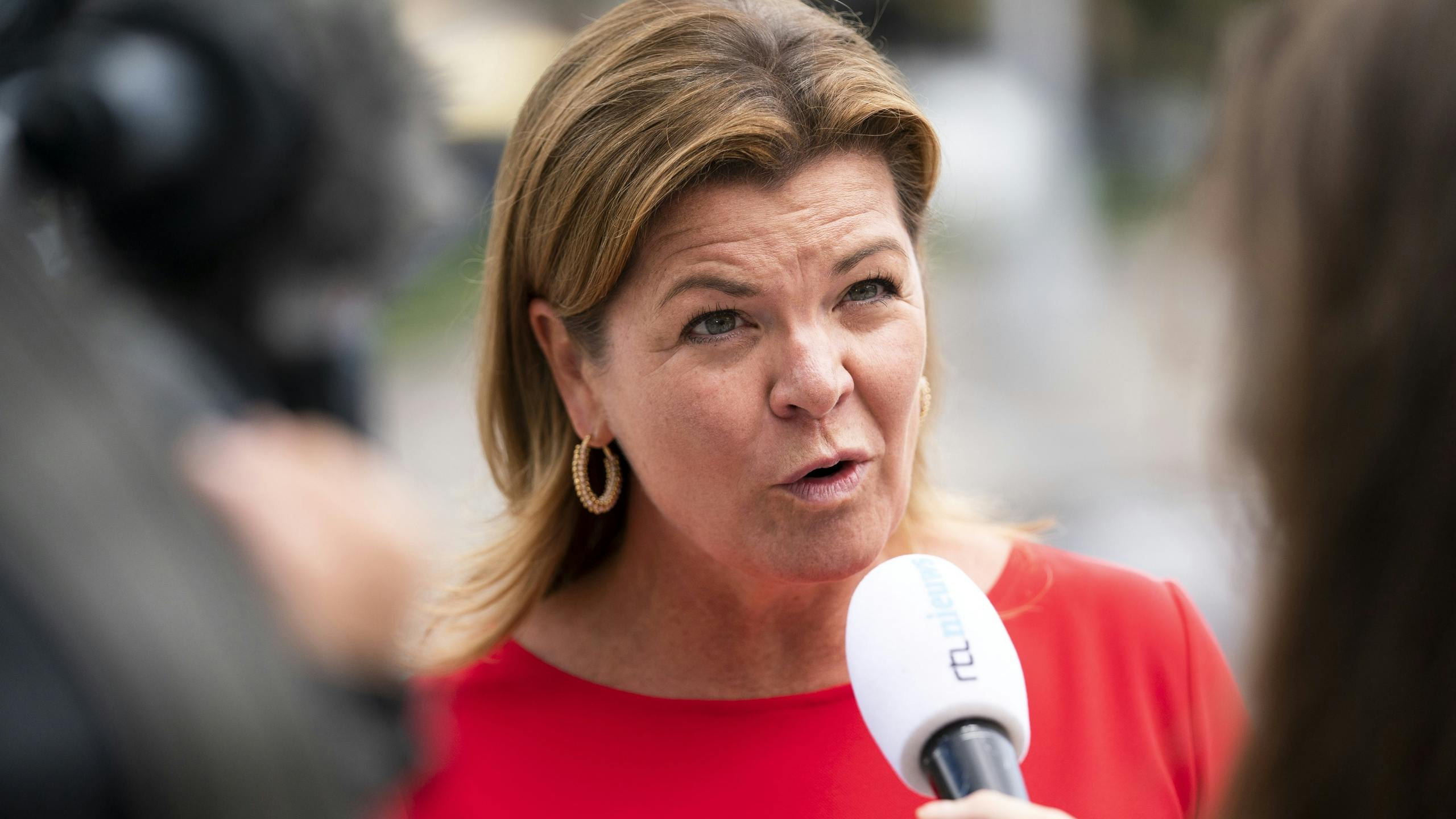 Minister: industrie en supermarkten nemen geen verantwoordelijkheid in transitie
