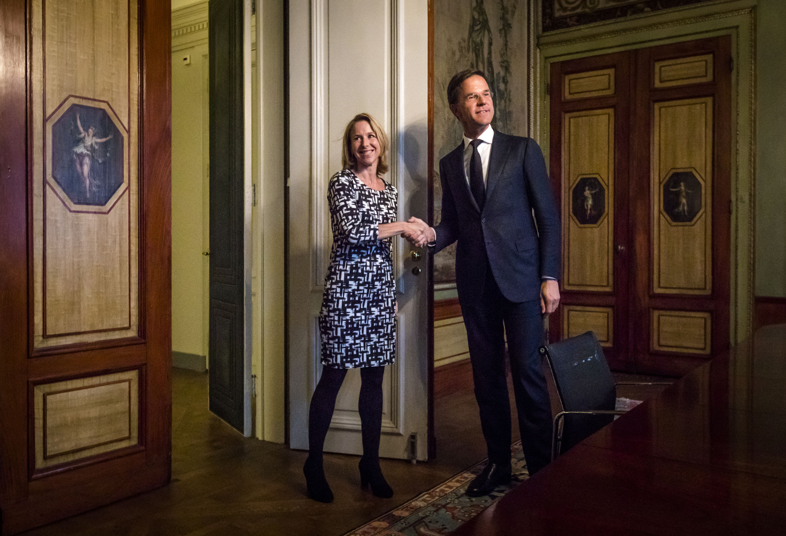 2017-10-24 17:05:39 DEN HAAG - Stientje van Veldhoven (D66) in de Stadhouderskamer voor een gesprek met formateur Mark Rutte. Van Veldhoven komt in aanmerking voor de post van staatssecretaris van Infrastructuur en Waterstaat in het kabinet Rutte III. ANP BART MAAT