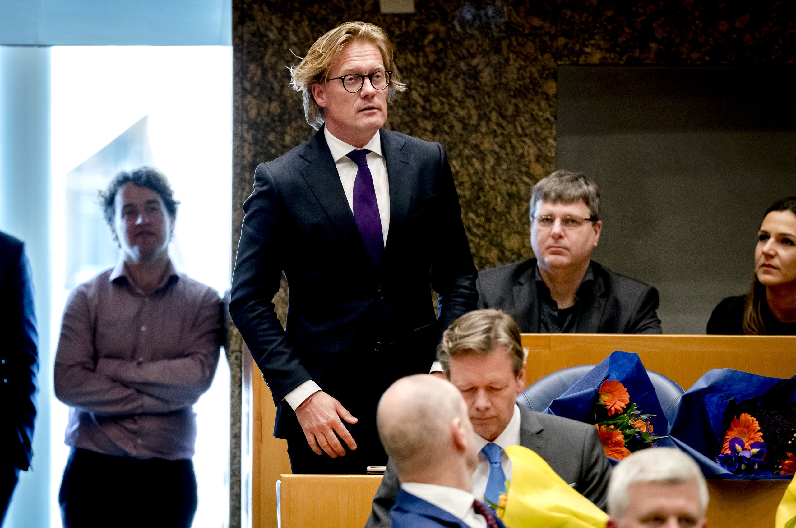 Martin Worsdorfer (VVD) legt de eed af tijdens de installatie van de nieuwe Kamerleden na de Tweede Kamerverkiezingen.