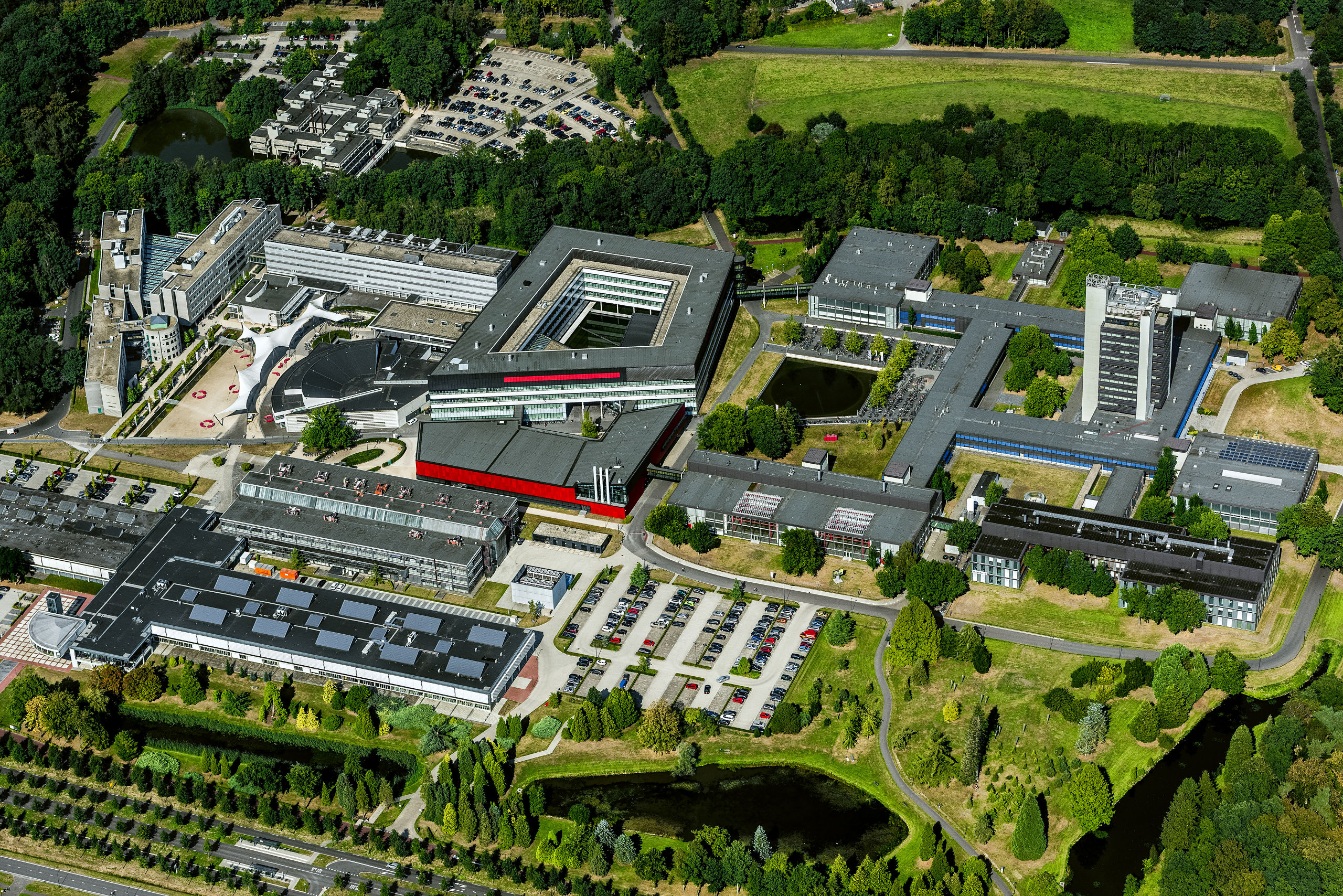 Luchtfoto van de Universiteit Twente