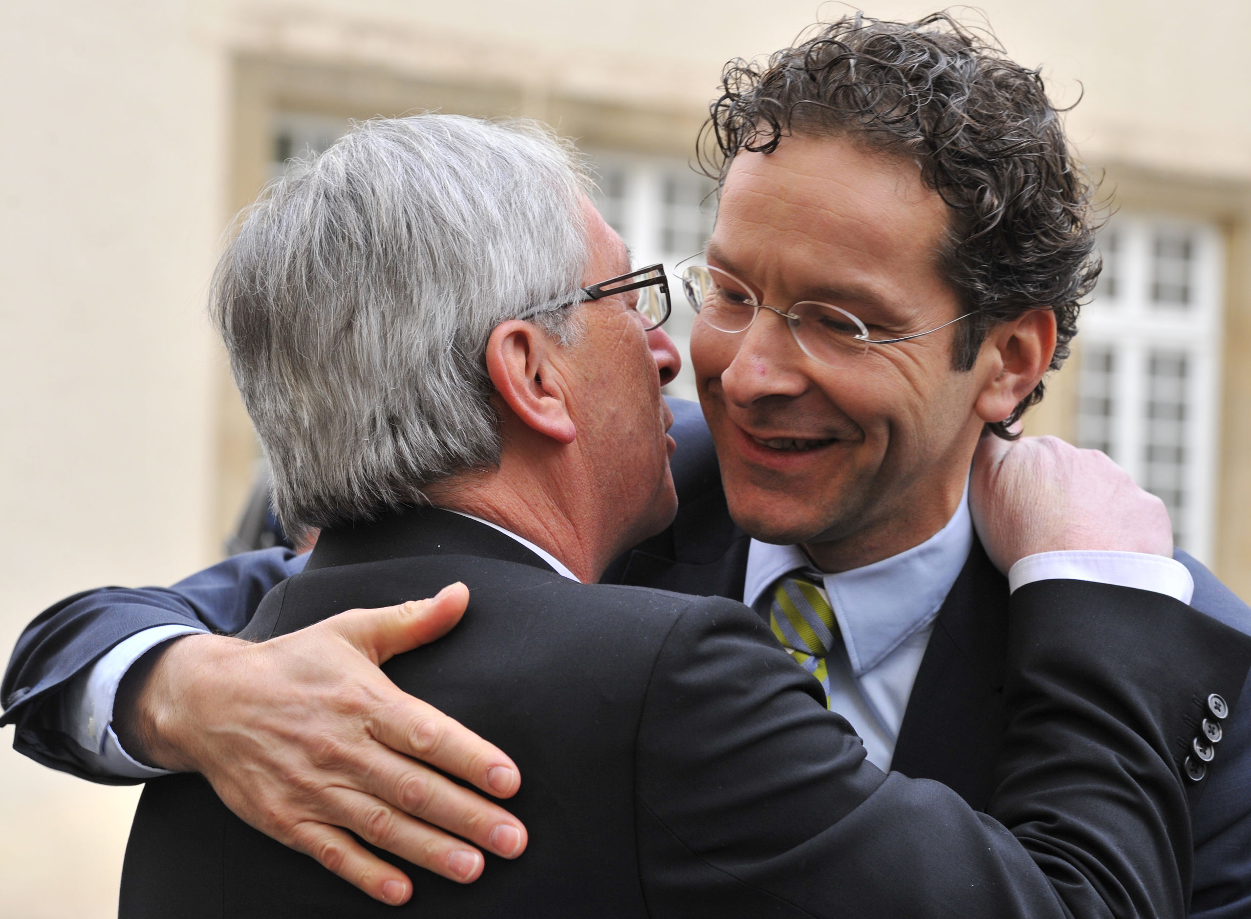 2013-01-18 14:45:07 Luxembourg Prime Minister and Eurogroup president Jean-Claude Juncker (L) welcomes Dutch Finance Minister Jeroen Dijsselbloem at the Hotel de Bourgogne before a meeting in Luxembourg on January 18, 2013. Juncker and his probable successor as head of the Eurogroup are due to review the financial and economic situation in the Euro zone and the preparation of the next meeting of the Eurogroup, to be held on January 21 in Brussels. AFP PHOTO / GEORGES GOBET GEORGES GOBET / AFP