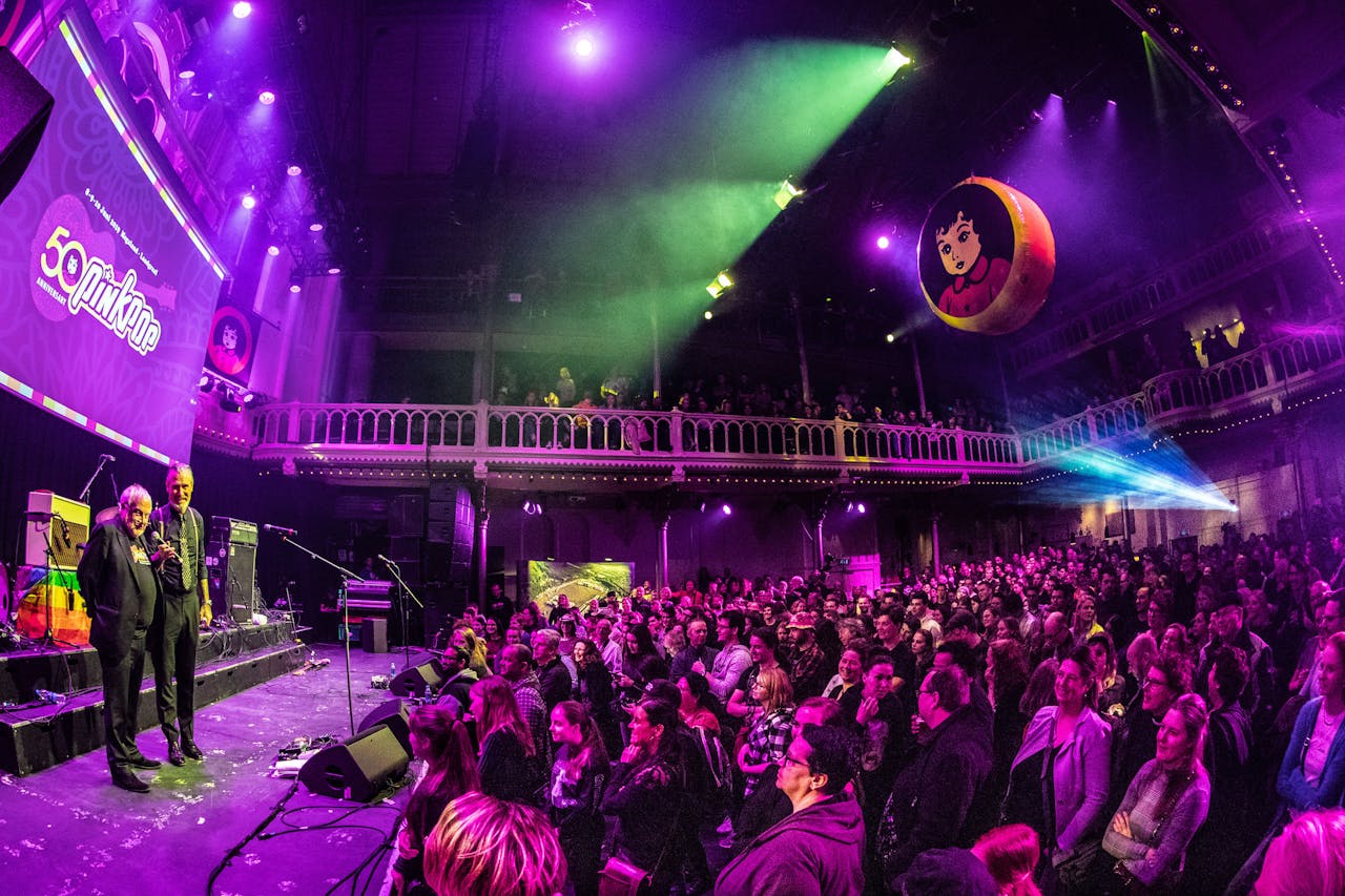 AMSTERDAM - Eric Corton en mister Pinkpop Jan Smeets tijdens de presentatie van de line-up van het jaarlijkse muziekfestival Pinkpop in Paradiso. ANP KIPPA PAUL BERGEN