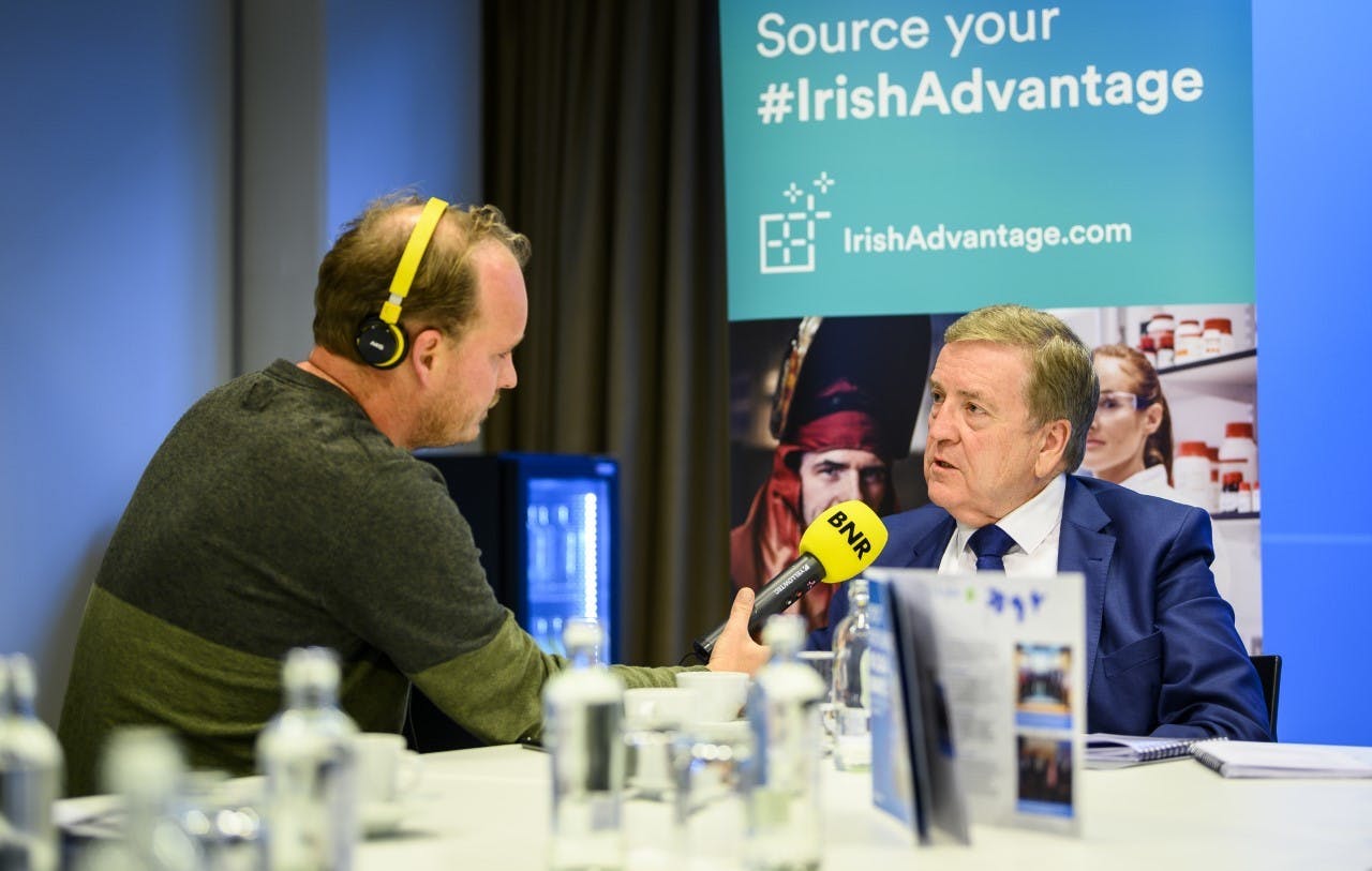Europa-verslaggever Jesse Pinster interviewt de Ierse minister Patrick Breen van Handel en Werkgelegenheid.